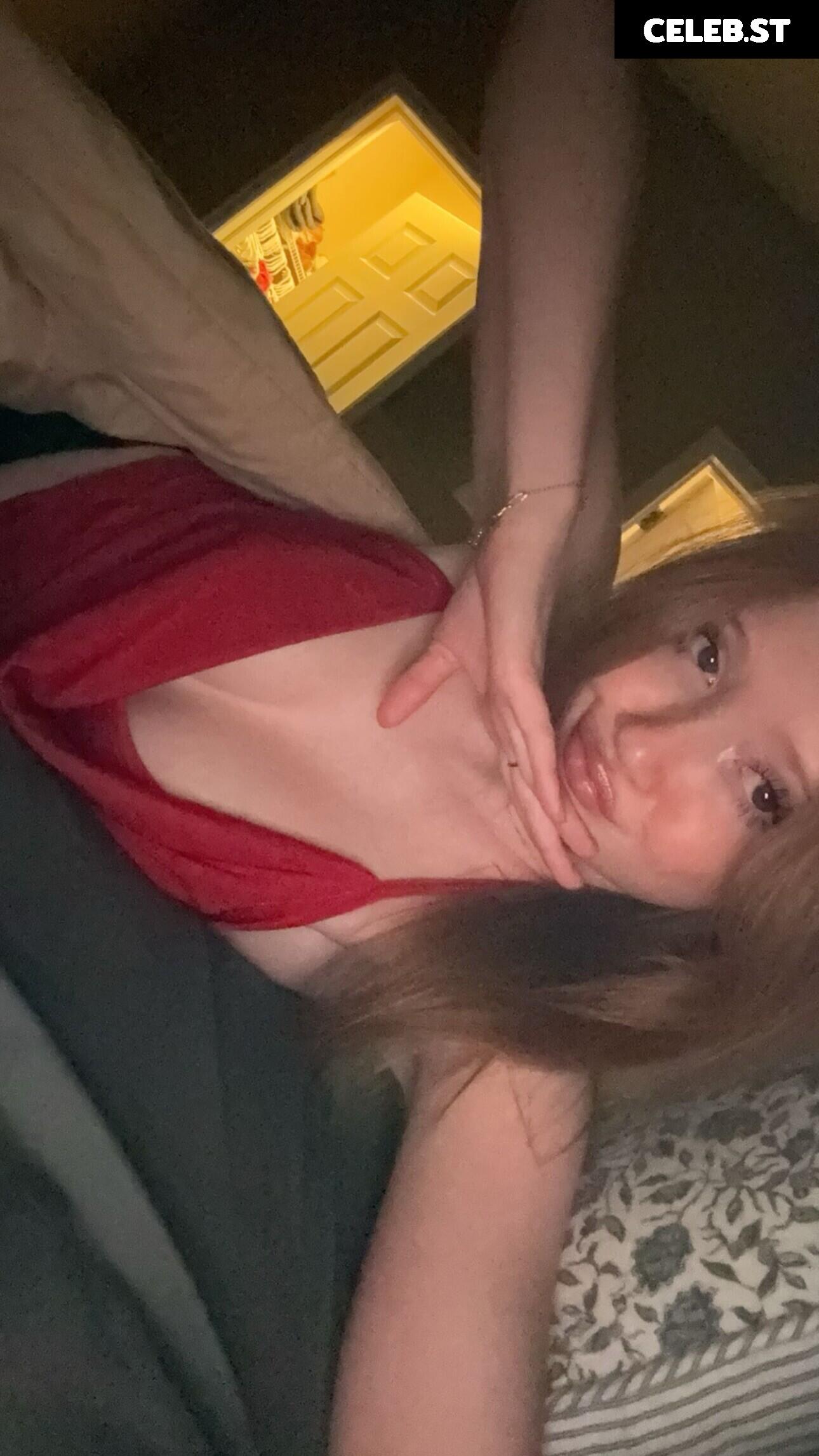 Makenna Kelly / Lifewithmak Image 23805074