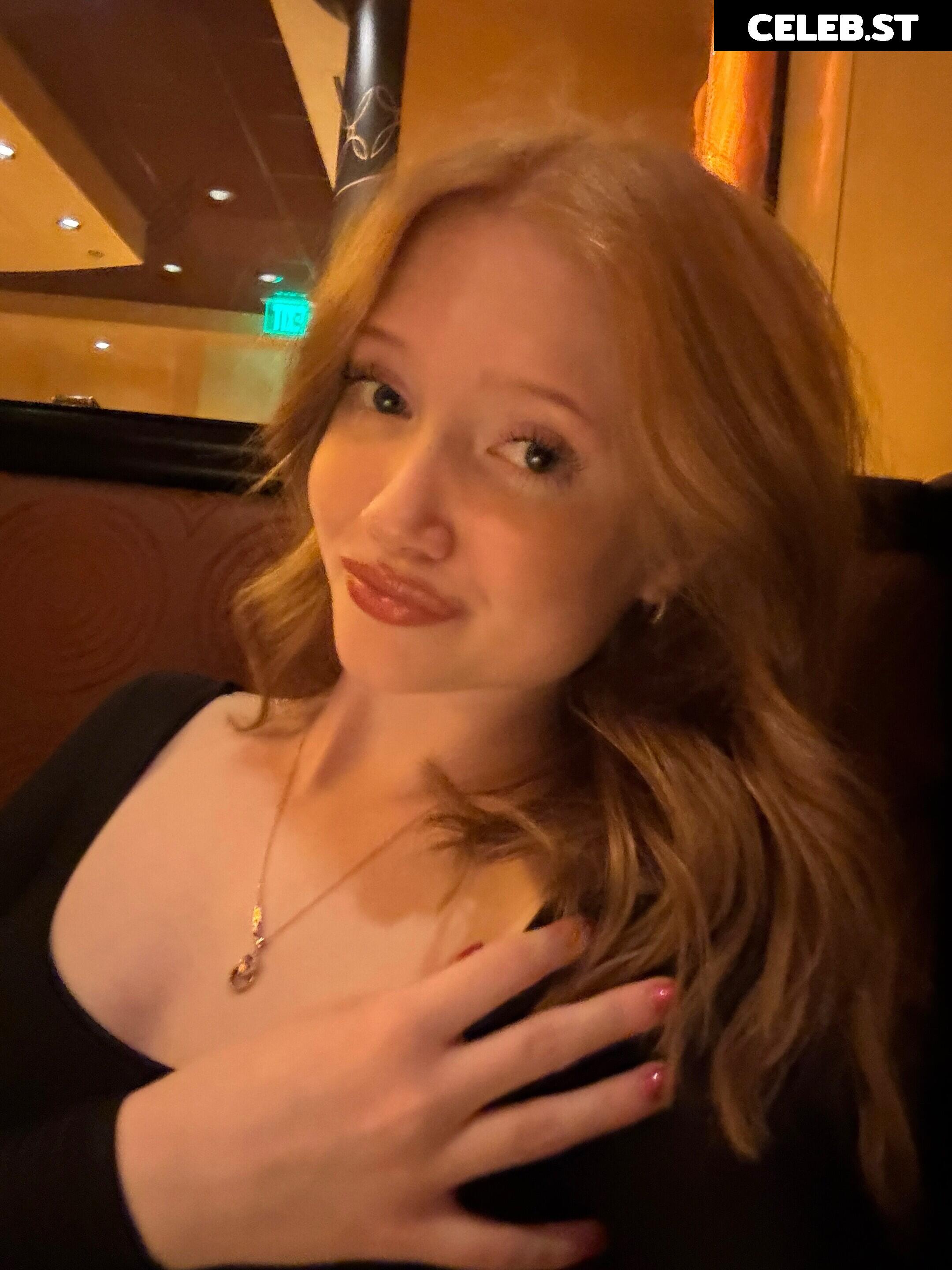 Makenna Kelly / Lifewithmak Image 23805382