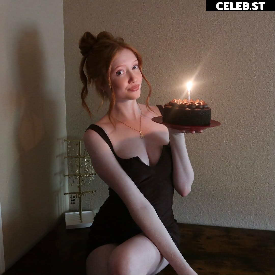 Makenna Kelly / Lifewithmak Image 23805389