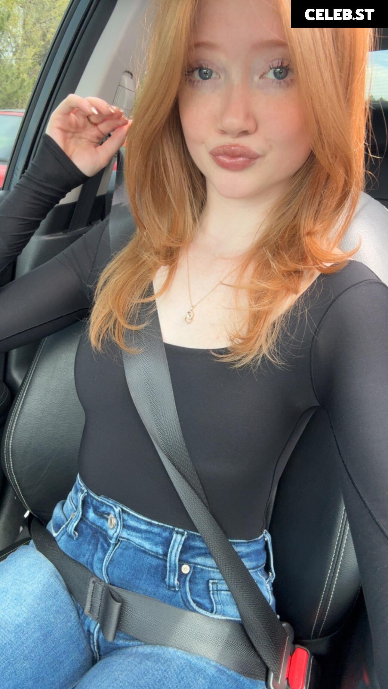 Makenna Kelly / Lifewithmak Image 23805322