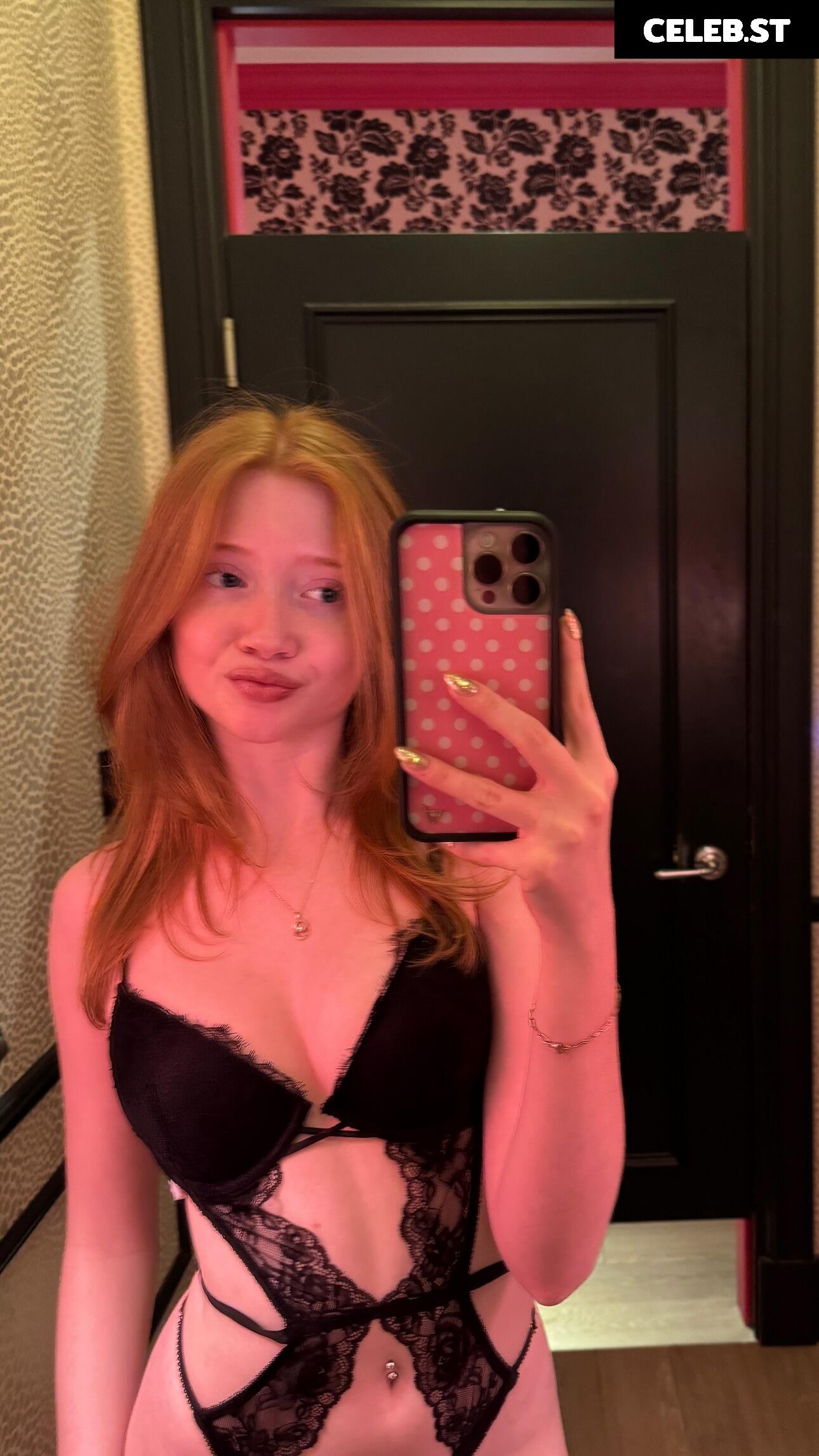 Makenna Kelly / Lifewithmak Image 23805321