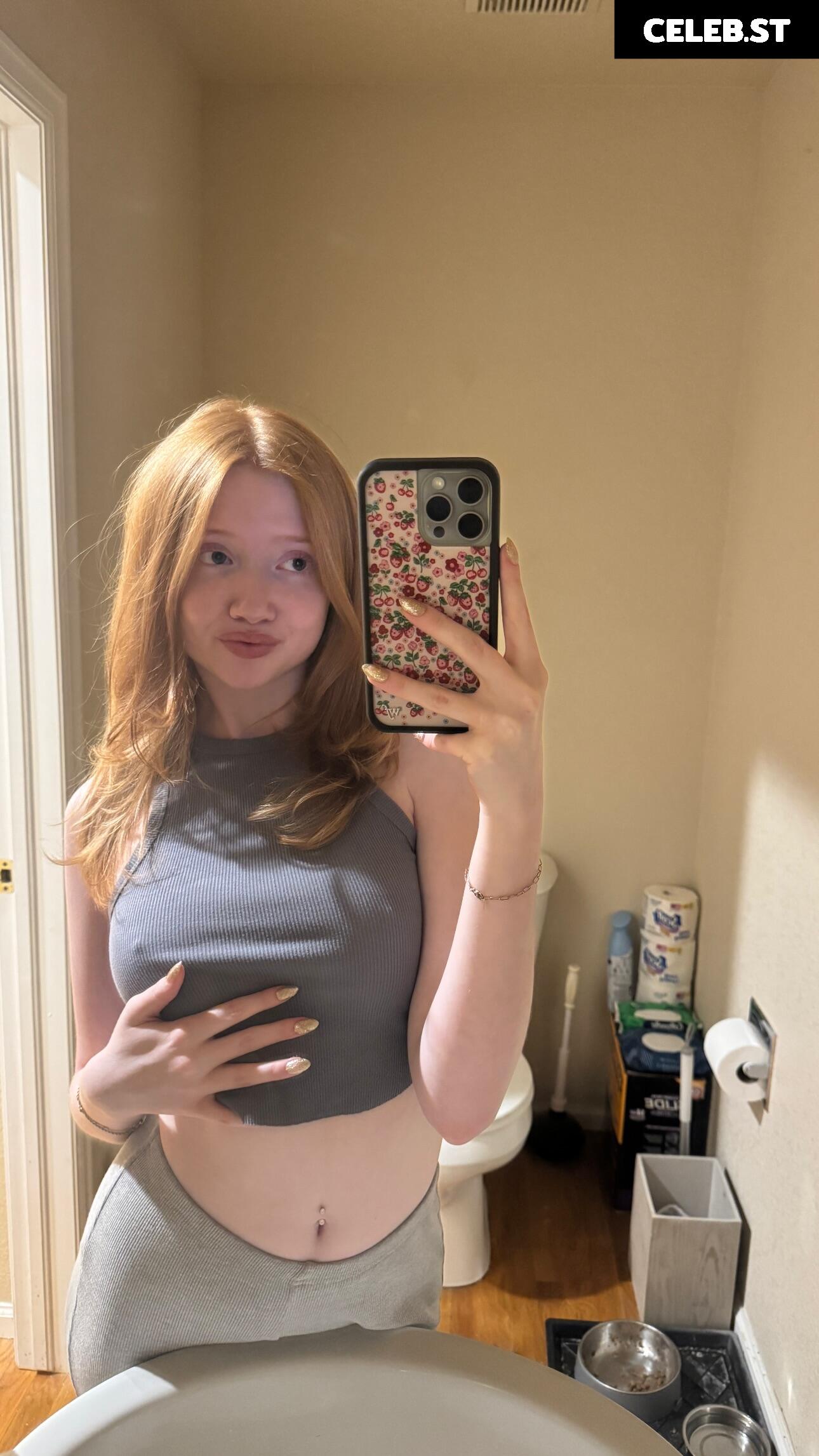 Makenna Kelly / Lifewithmak Image 23805315