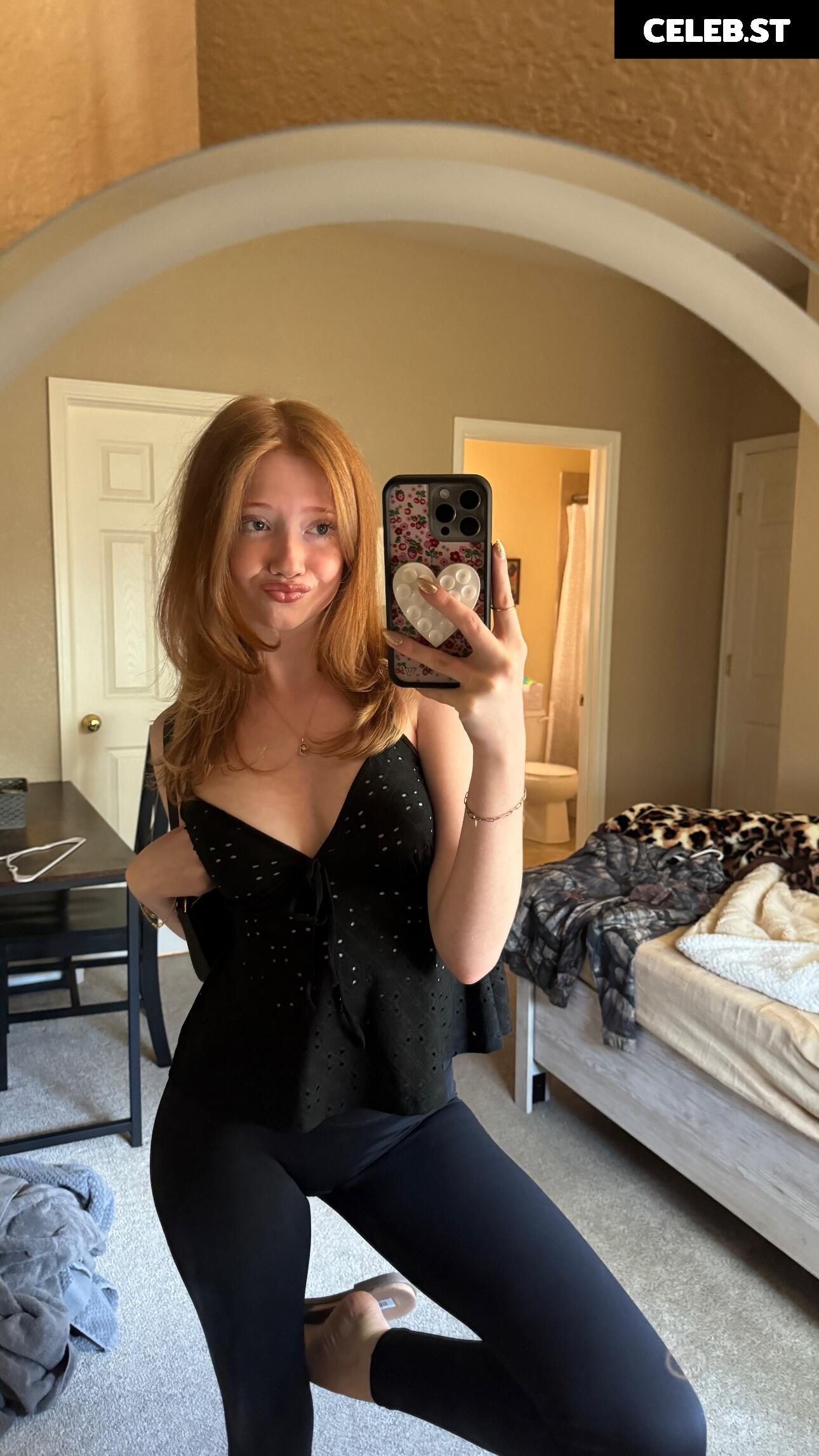 Makenna Kelly / Lifewithmak Image 23805302