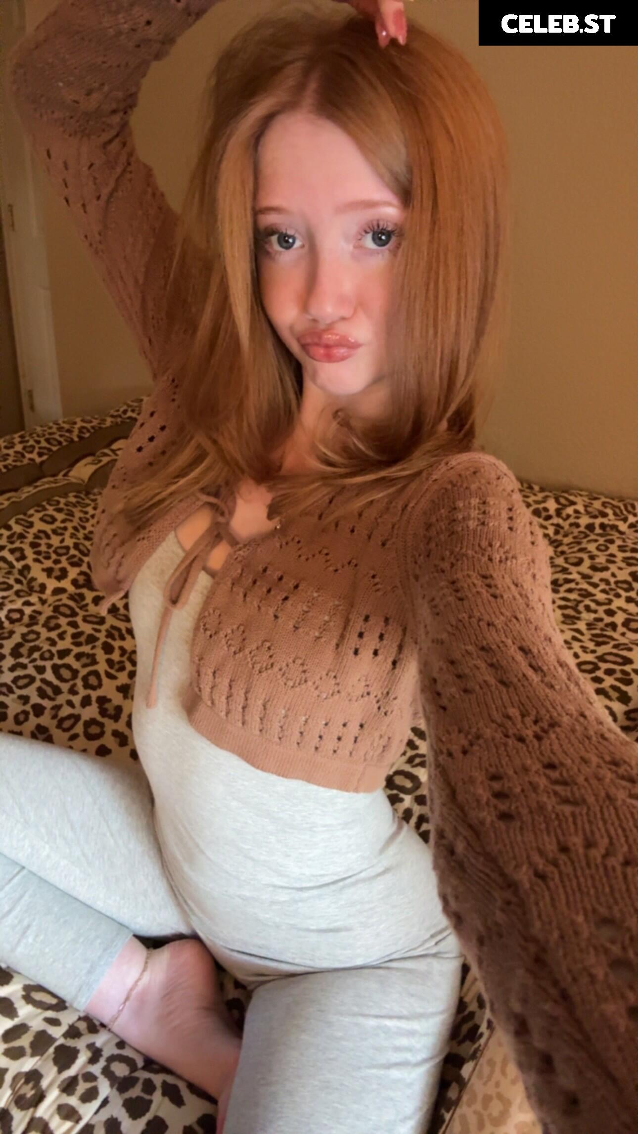 Makenna Kelly / Lifewithmak Image 23805301