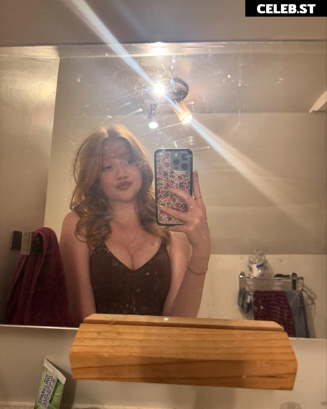 Makenna Kelly / Lifewithmak Image 23805333