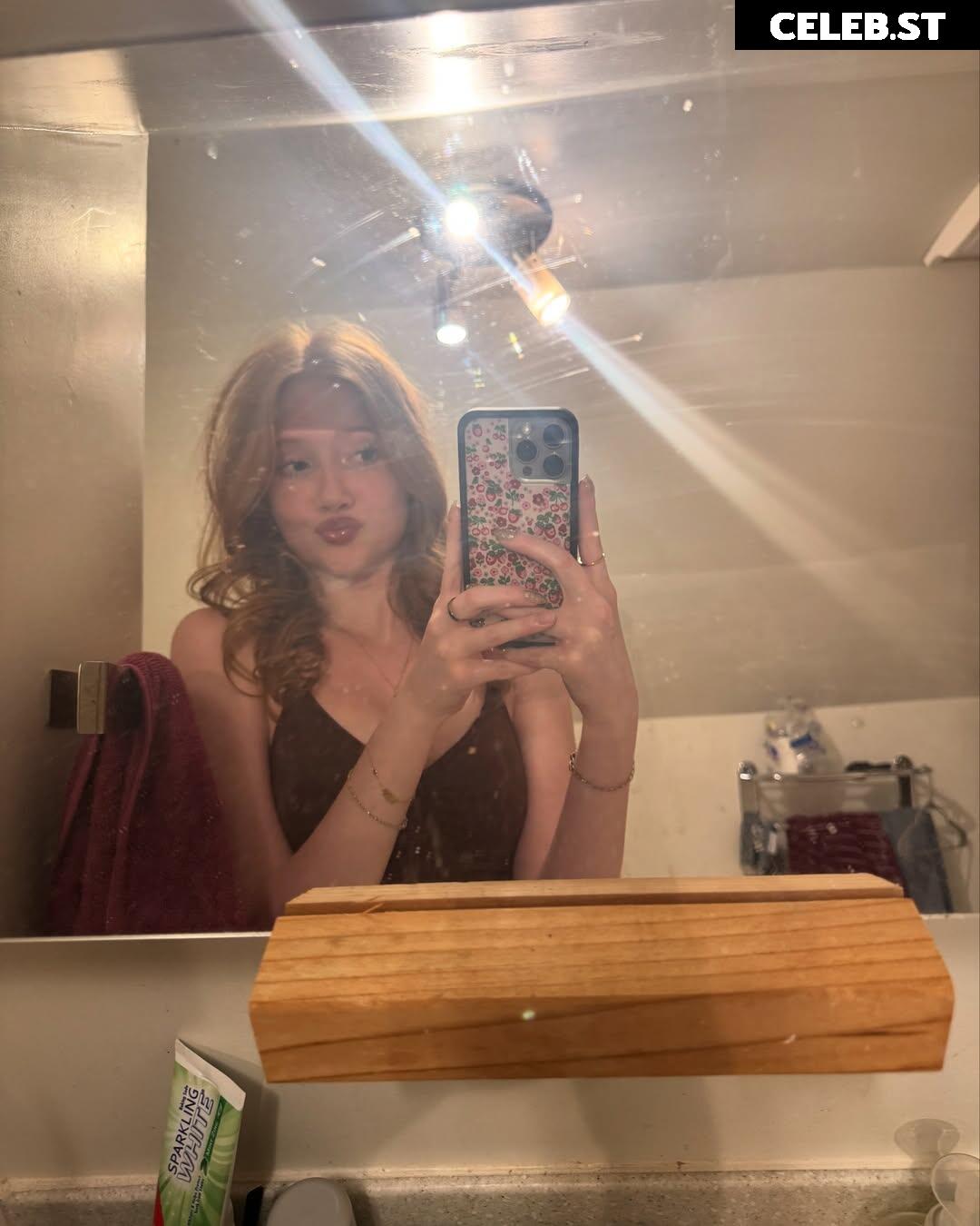 Makenna Kelly / Lifewithmak Image 23805336