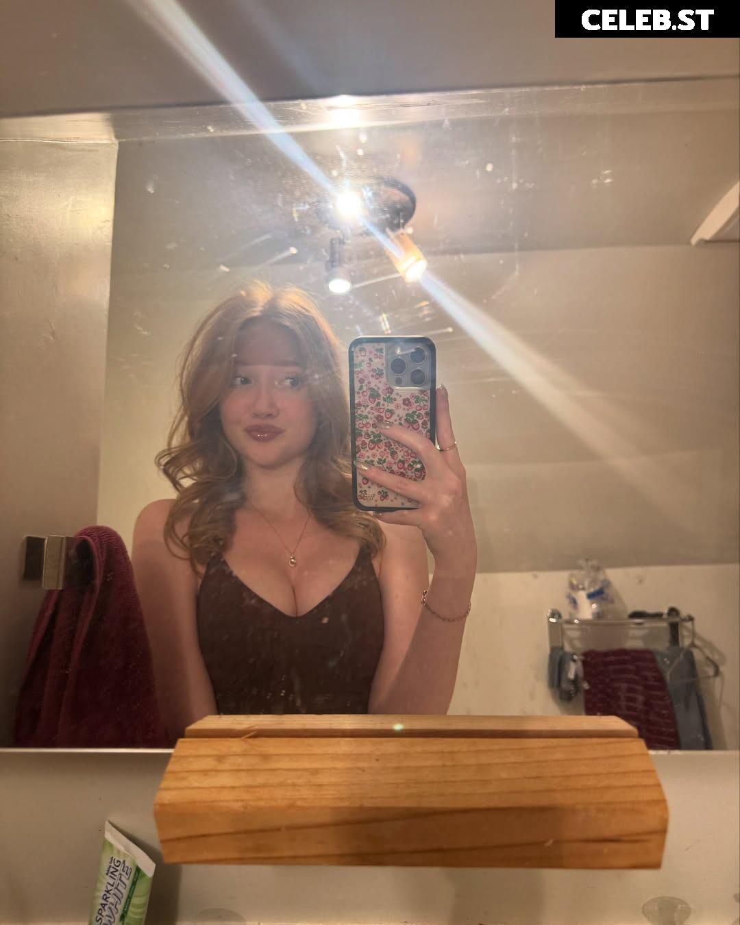 Makenna Kelly / Lifewithmak Image 23805335