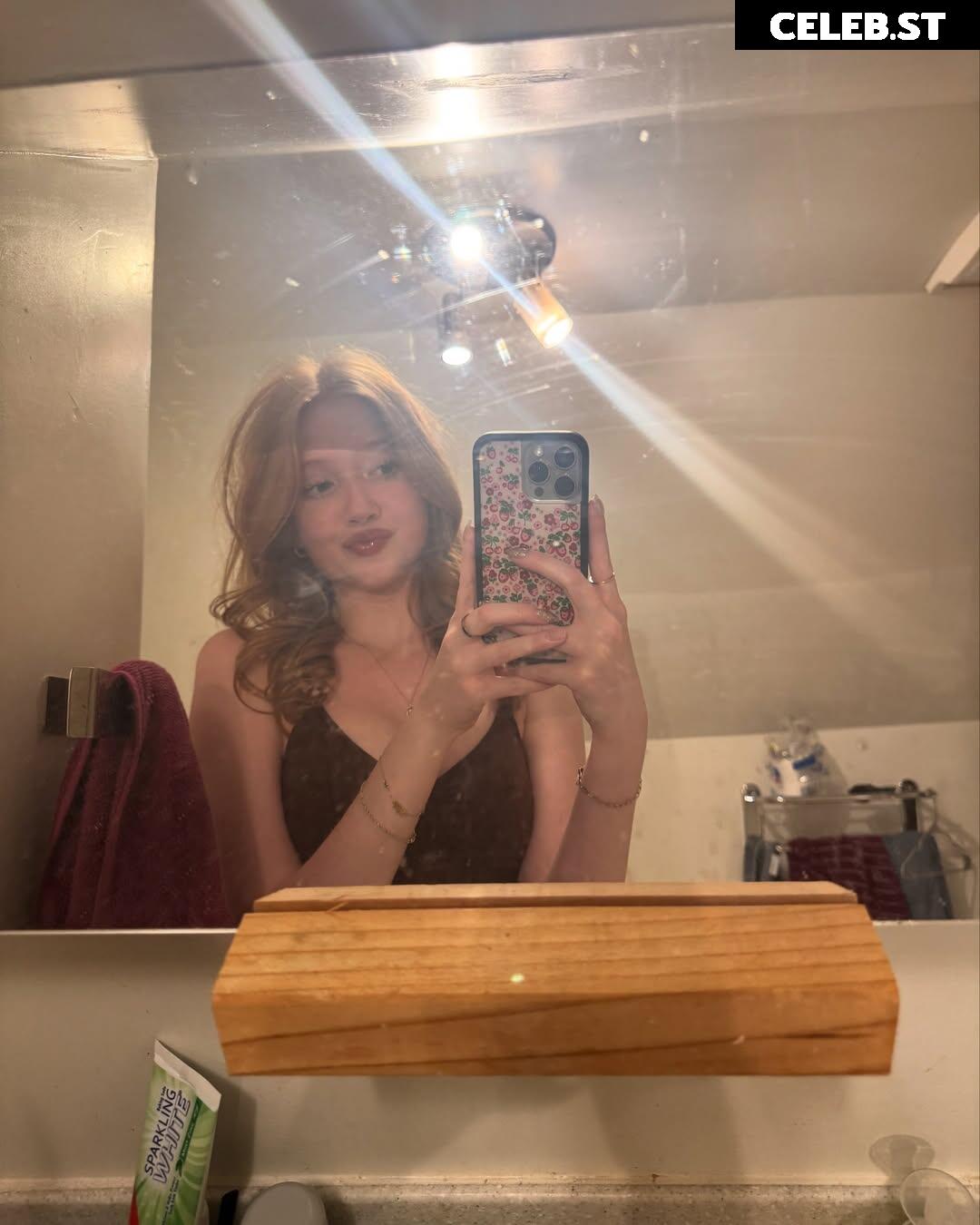 Makenna Kelly / Lifewithmak Image 23805339