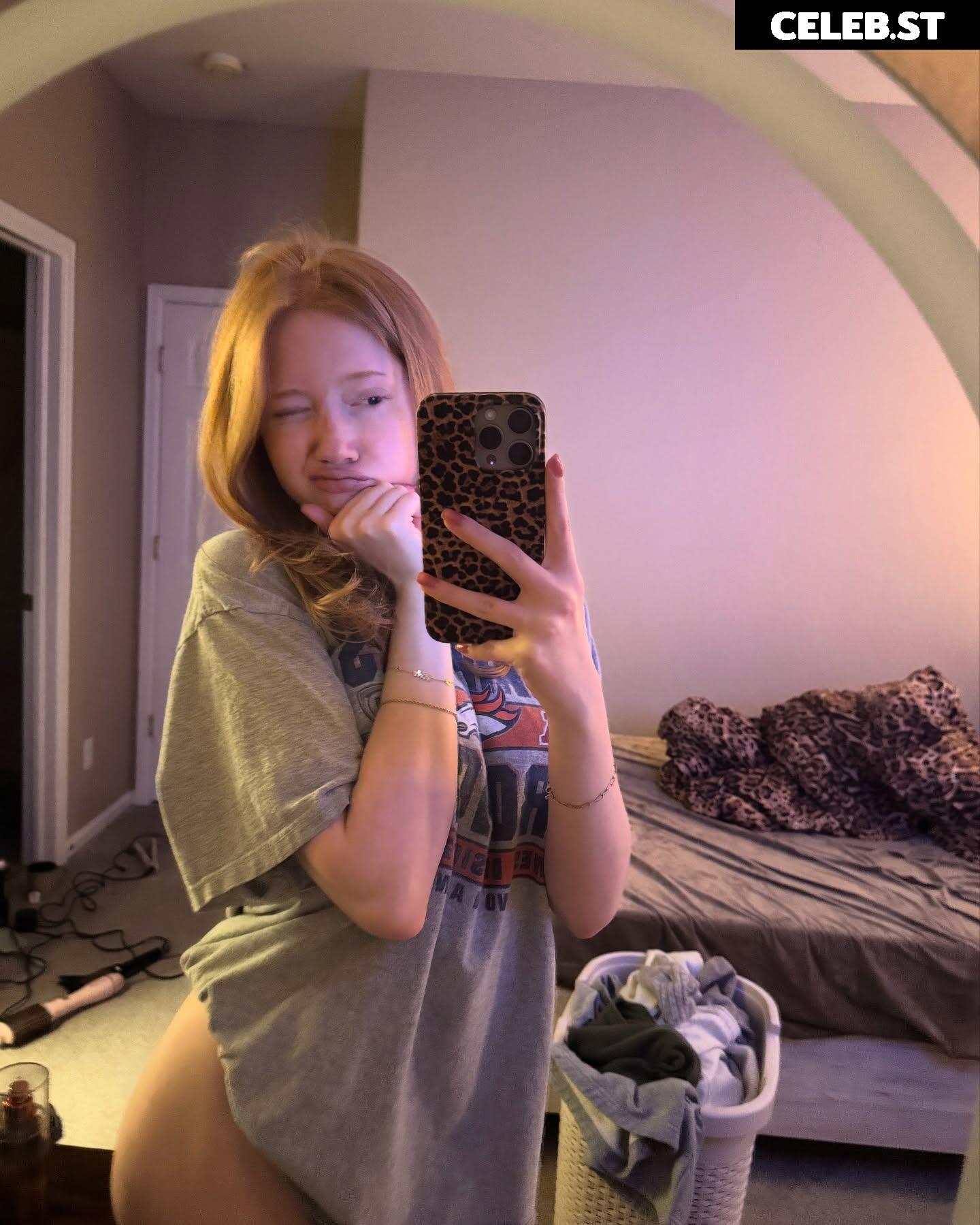 Makenna Kelly / Lifewithmak Image 23805355