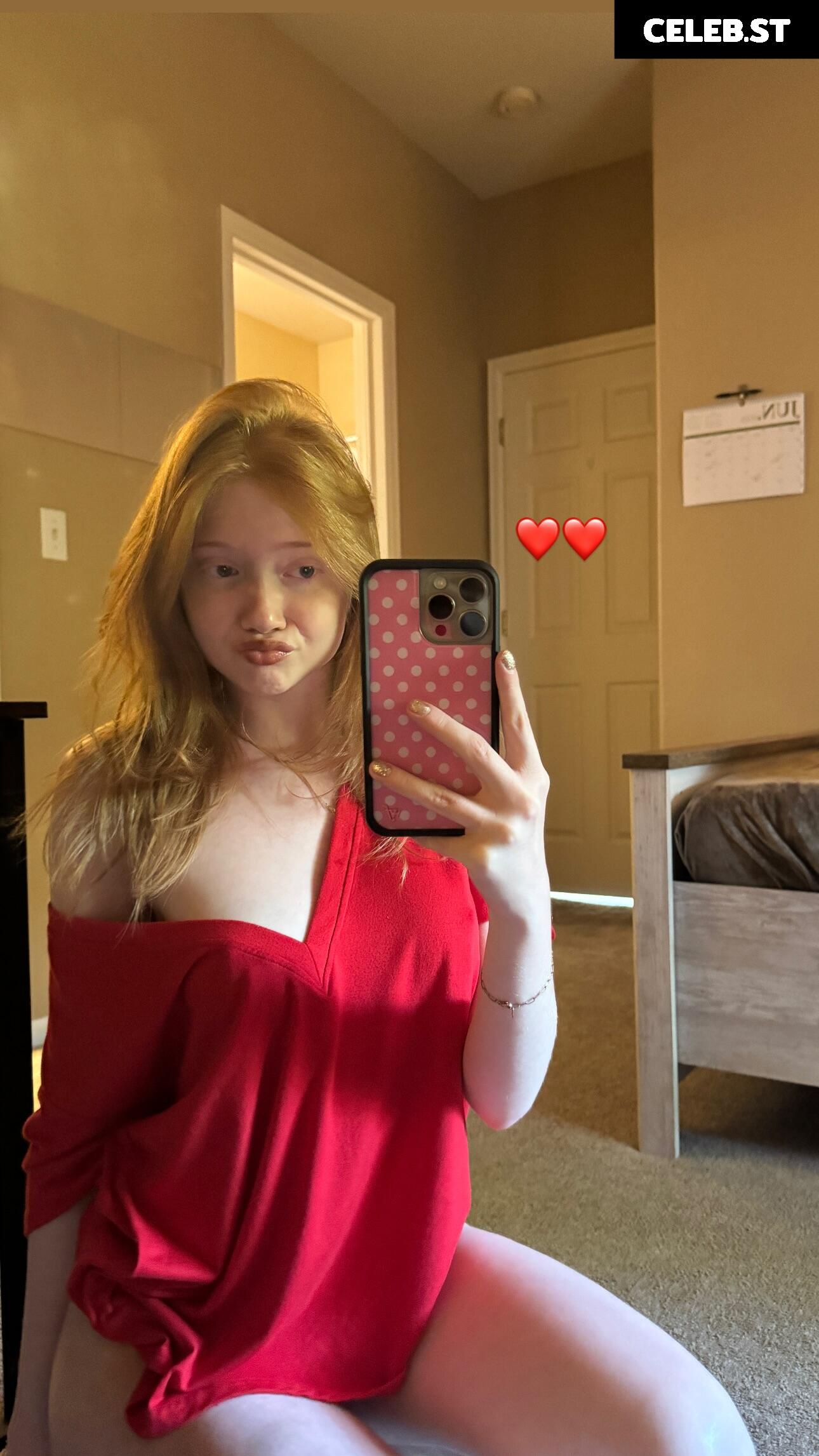 Makenna Kelly / Lifewithmak Image 23805373