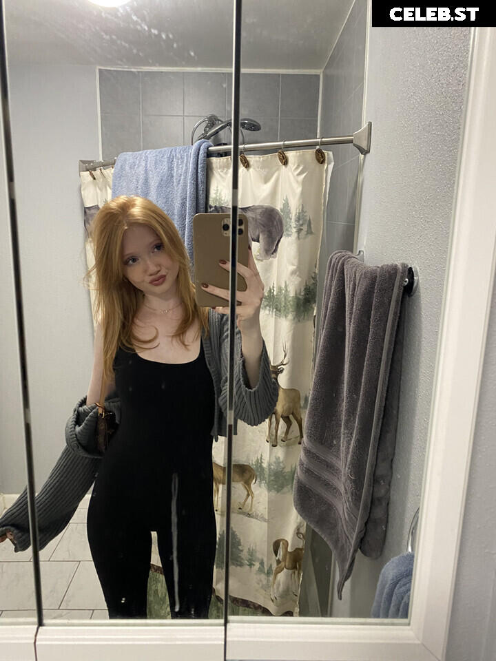 Makenna Kelly / Lifewithmak Image 23805293