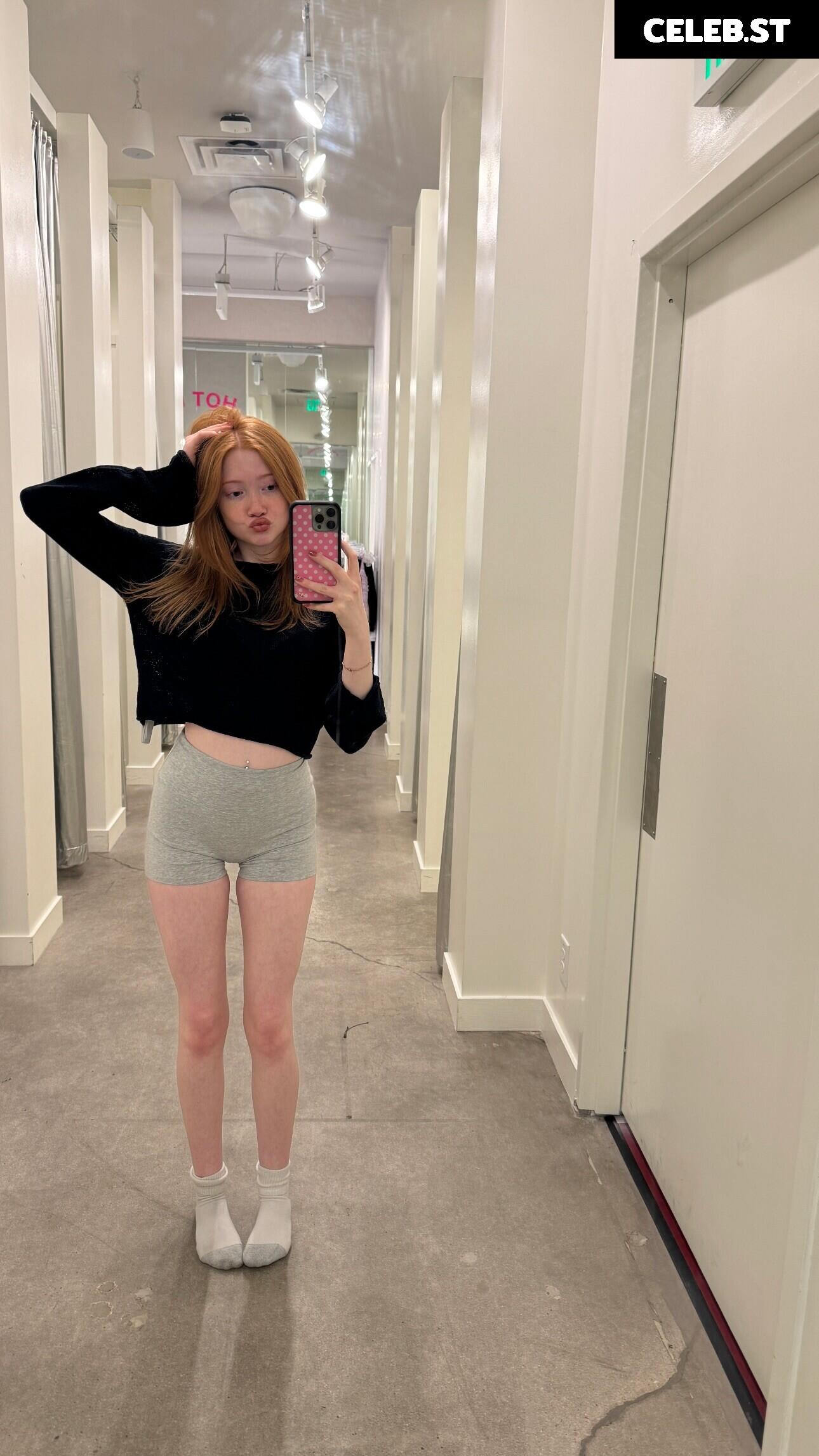 Makenna Kelly / Lifewithmak Image 23805223