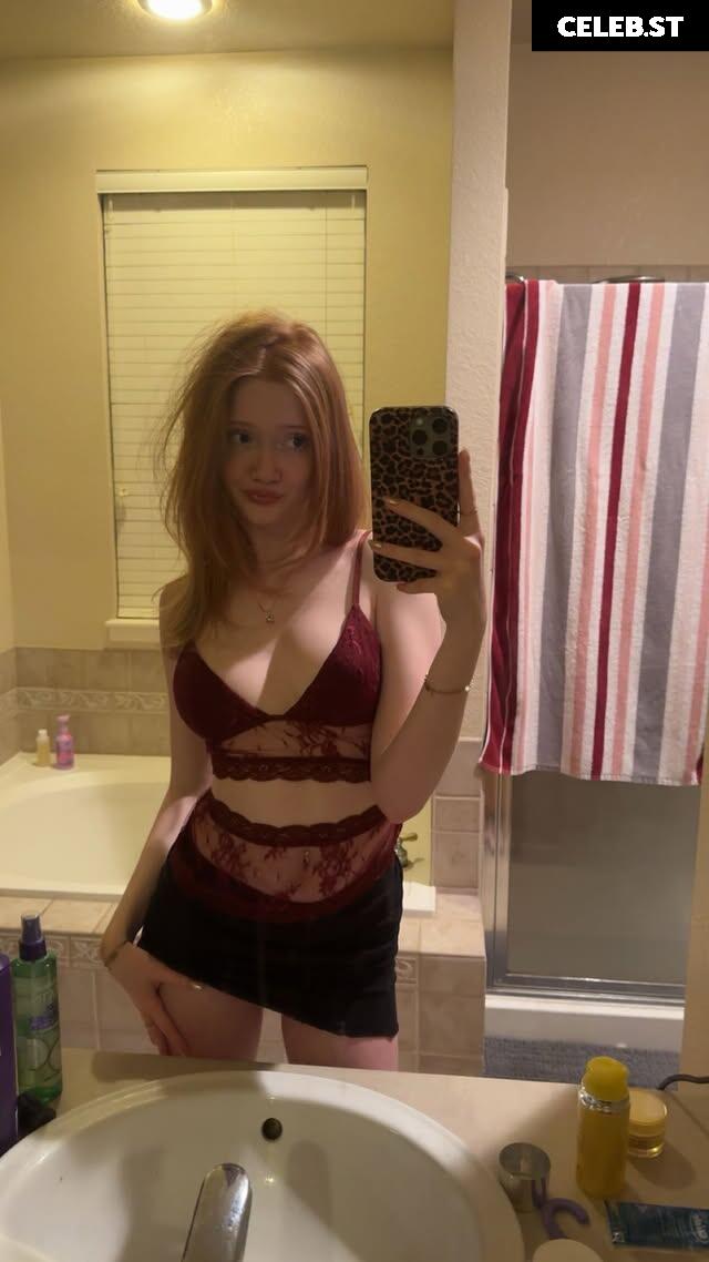 Makenna Kelly / Lifewithmak Image 23805209