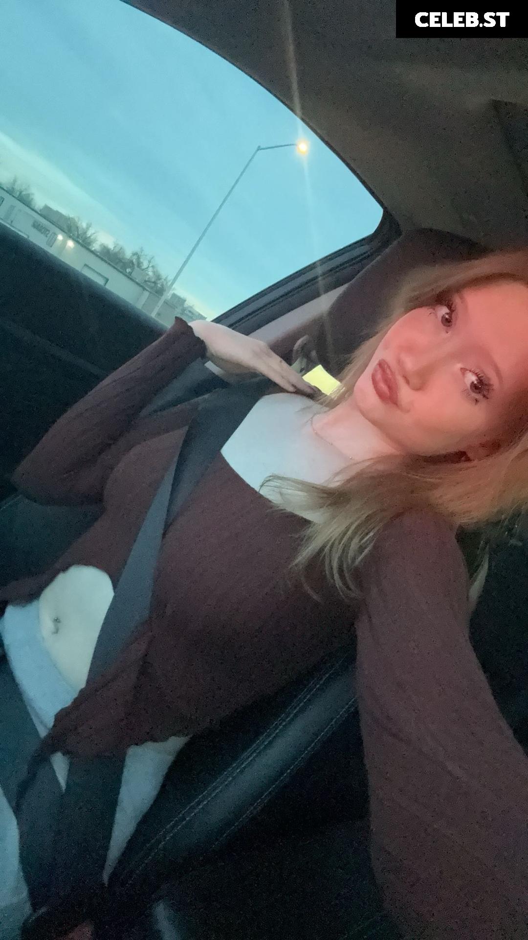 Makenna Kelly / Lifewithmak Image 23805269