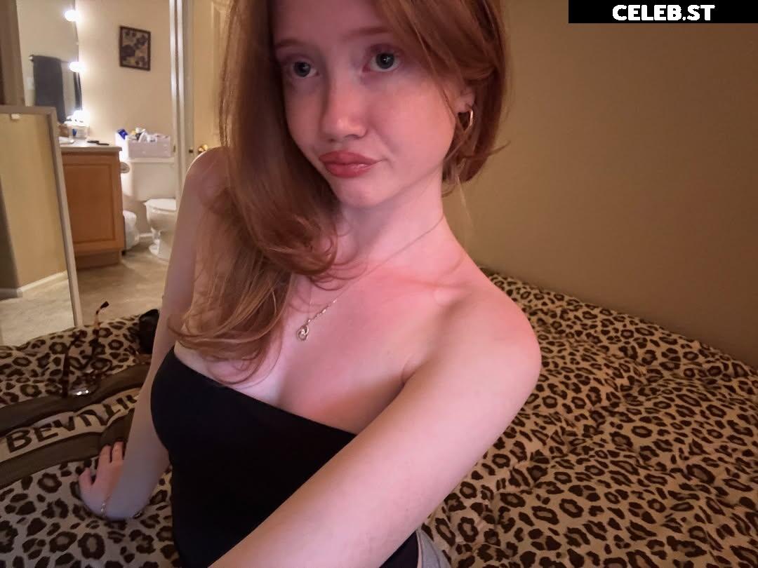 Makenna Kelly / Lifewithmak Image 23805252