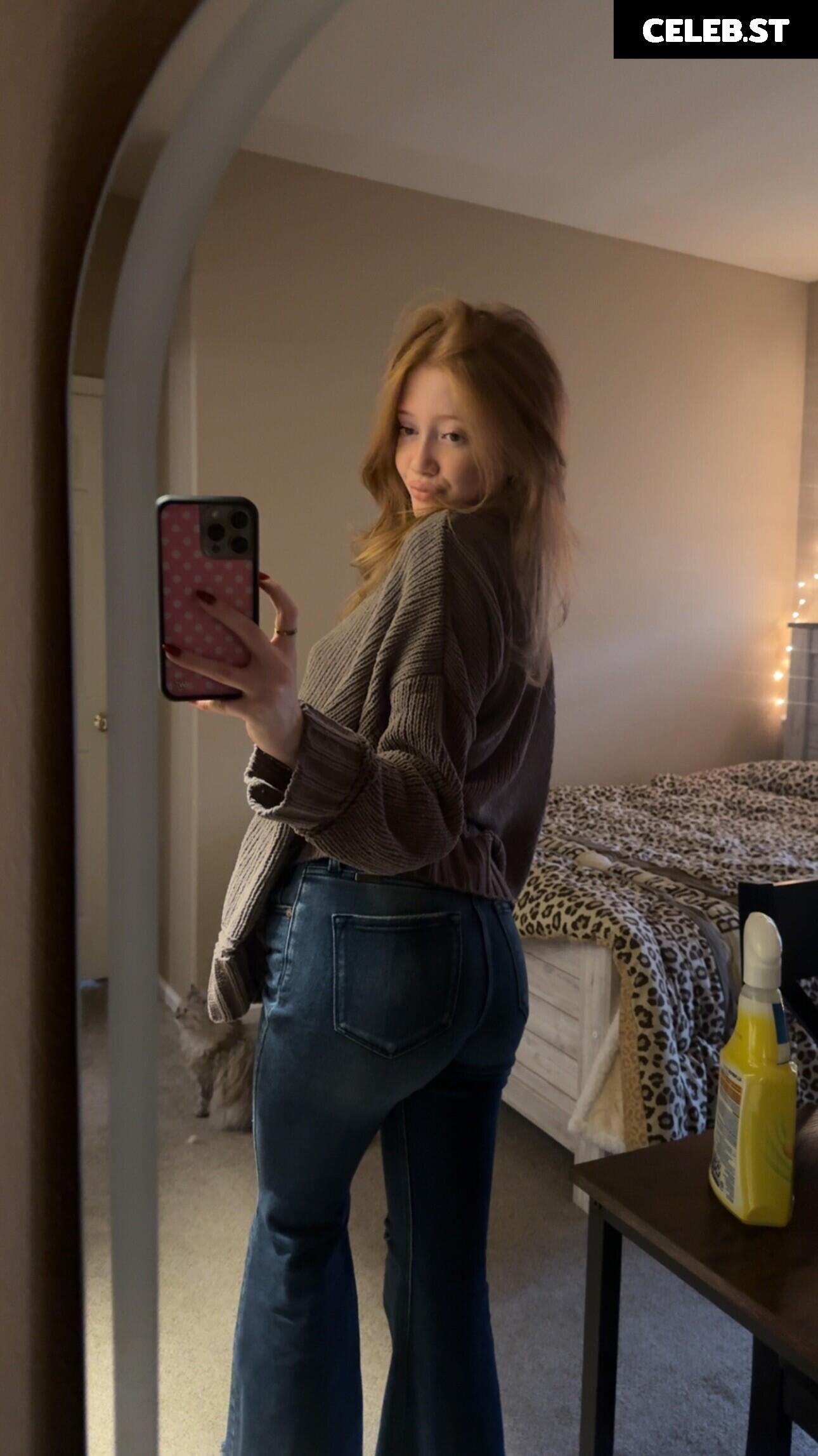 Makenna Kelly / Lifewithmak Image 23805256