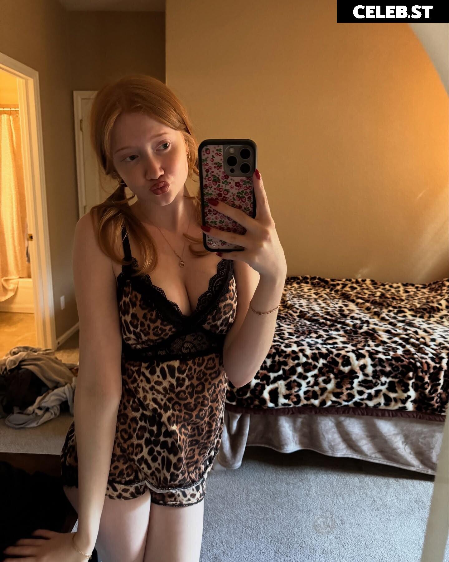 Makenna Kelly / Lifewithmak Image 23805248