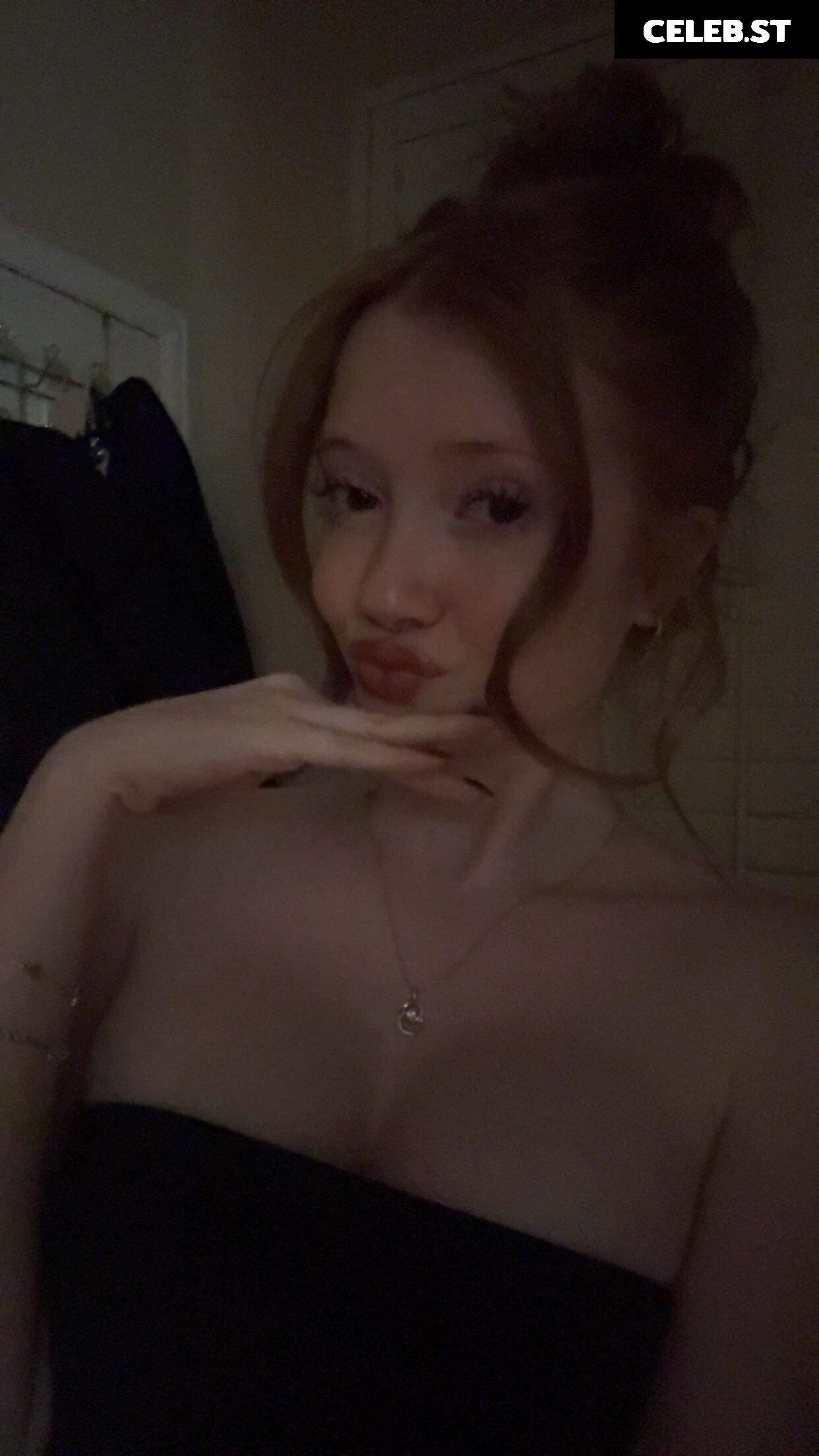 Makenna Kelly / Lifewithmak Image 23805278