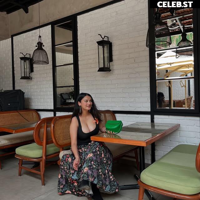@_ayushaaaa__, Ayusha, busty Indian influencer Image 23895511