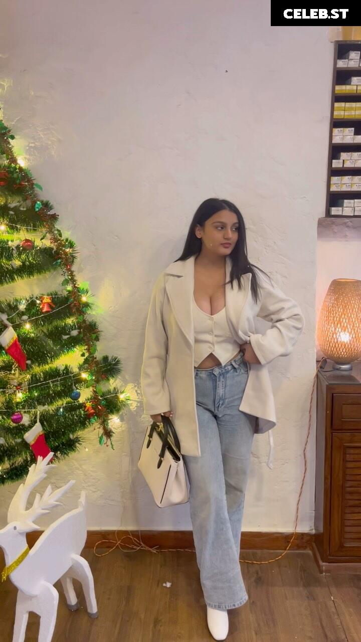 @_ayushaaaa__, Ayusha, busty Indian influencer Image 23895492