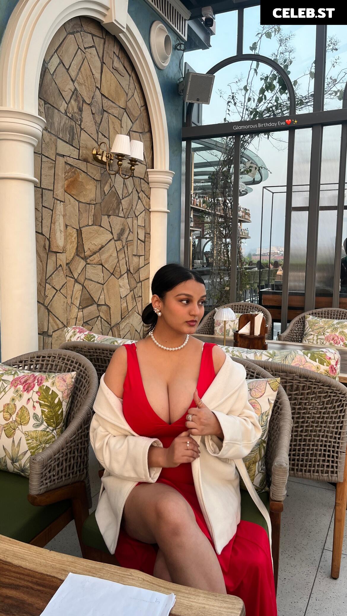 @_ayushaaaa__, Ayusha, busty Indian influencer Image 23895495