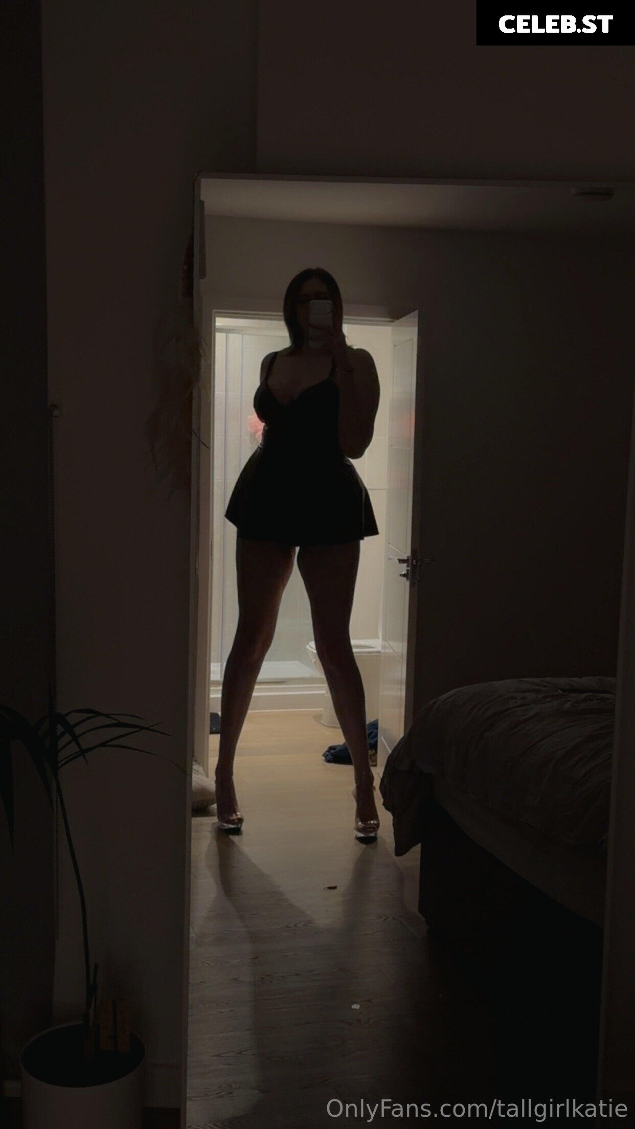 Katie Woolls / tallgirlkatie Image 23893593