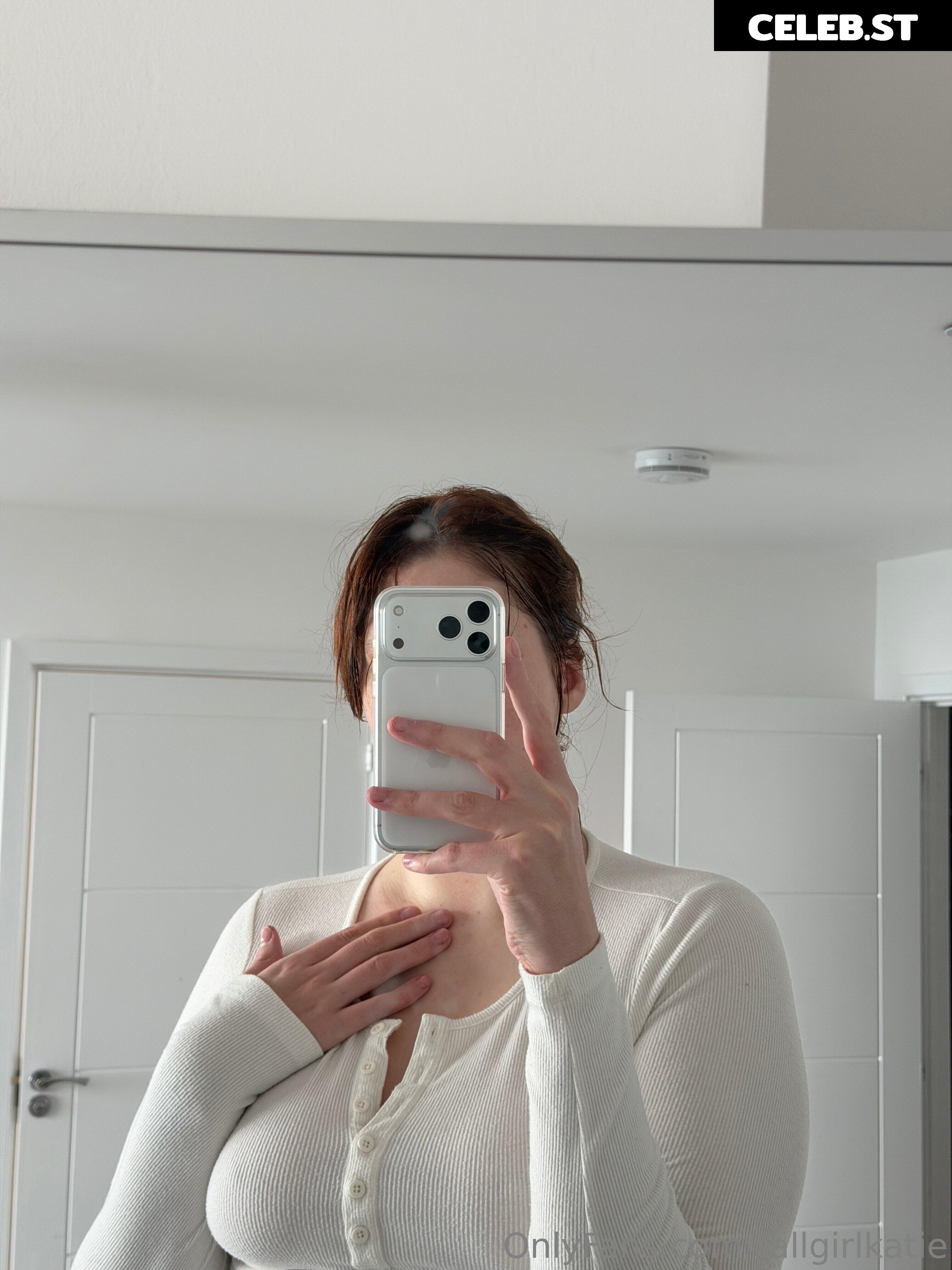 Katie Woolls / tallgirlkatie Image 23893584