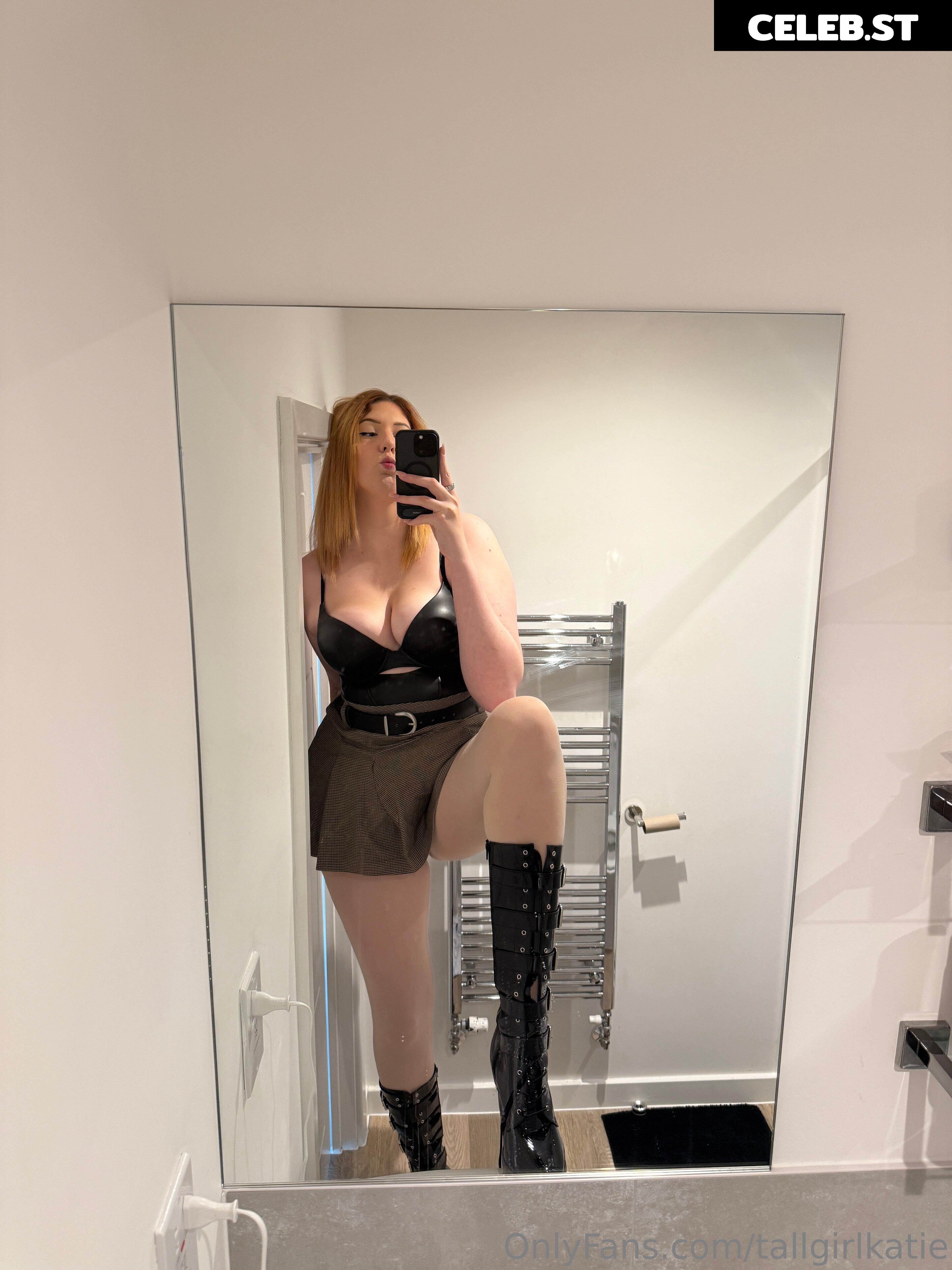 Katie Woolls / tallgirlkatie Image 23893501