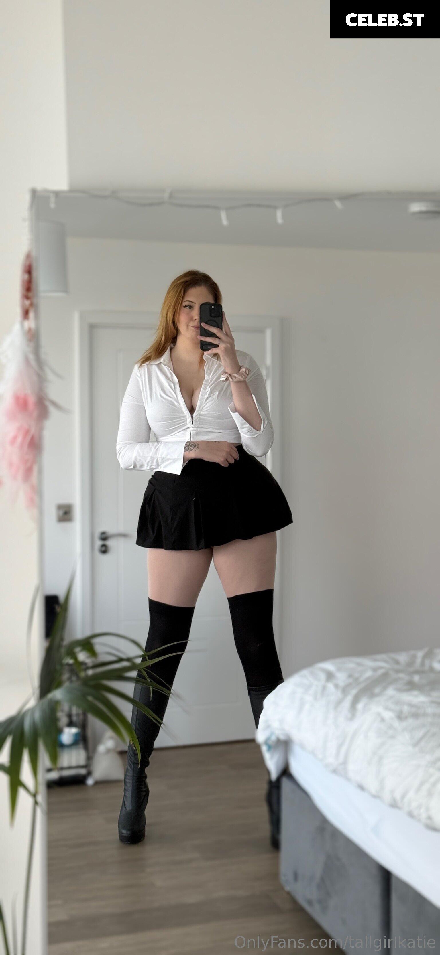 Katie Woolls / tallgirlkatie Image 23893567