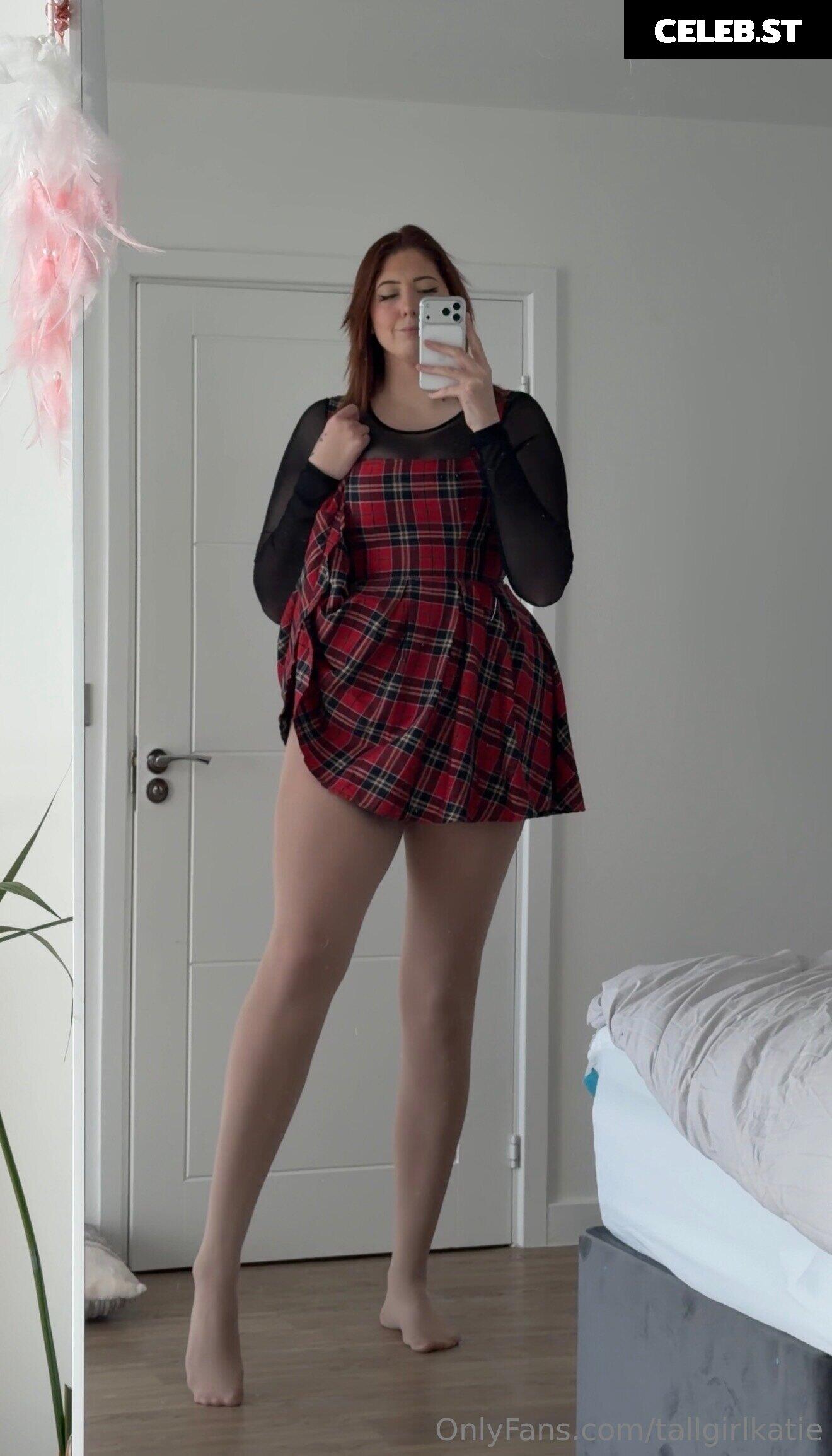 Katie Woolls / tallgirlkatie Image 23893556