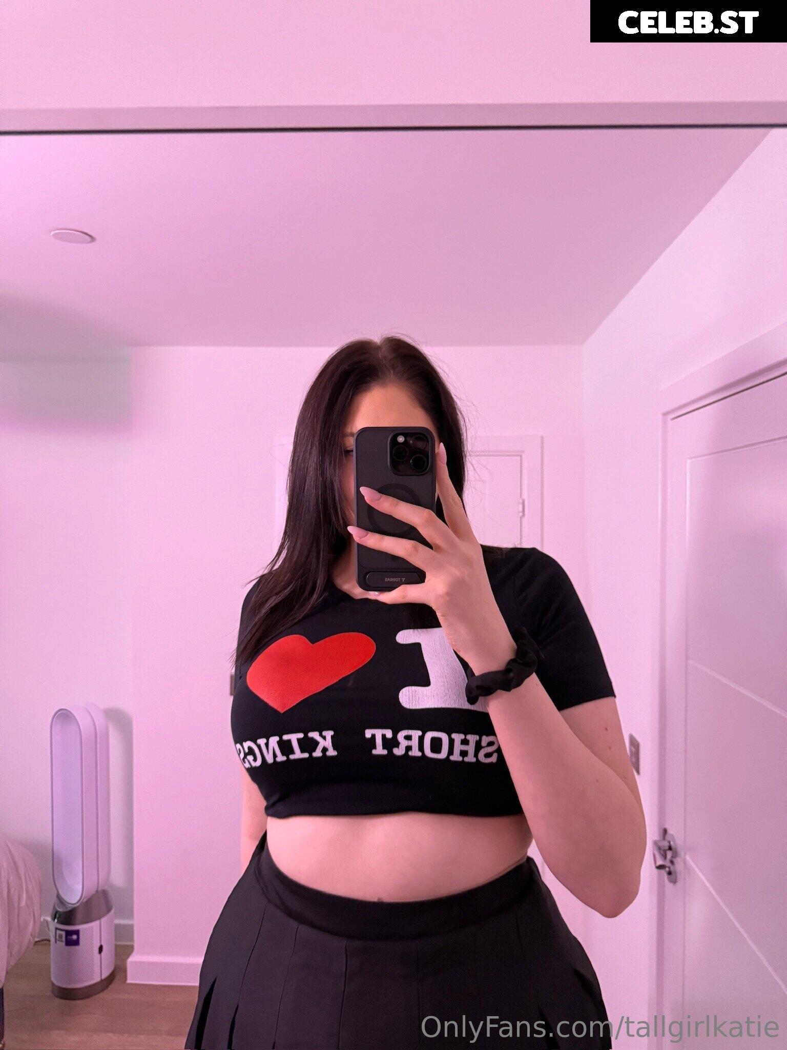 Katie Woolls / tallgirlkatie Image 23893427