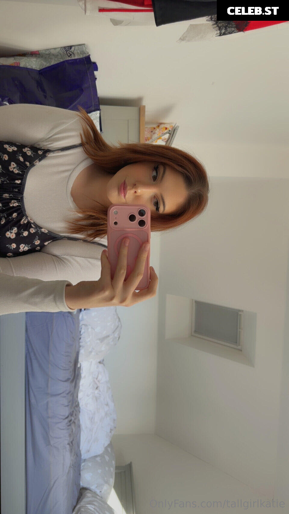 Katie Woolls / tallgirlkatie Image 23893665