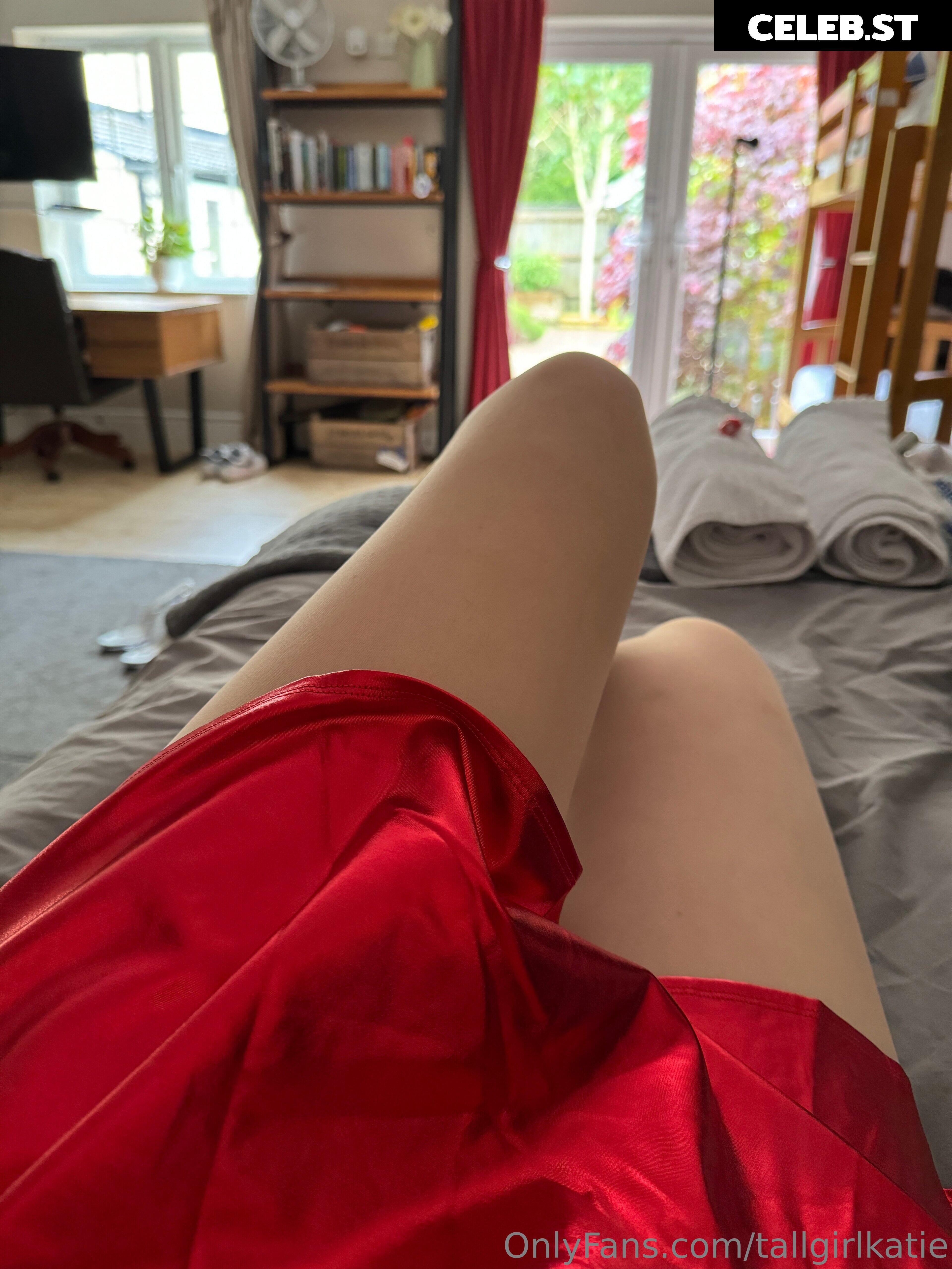 Katie Woolls / tallgirlkatie Image 23893329