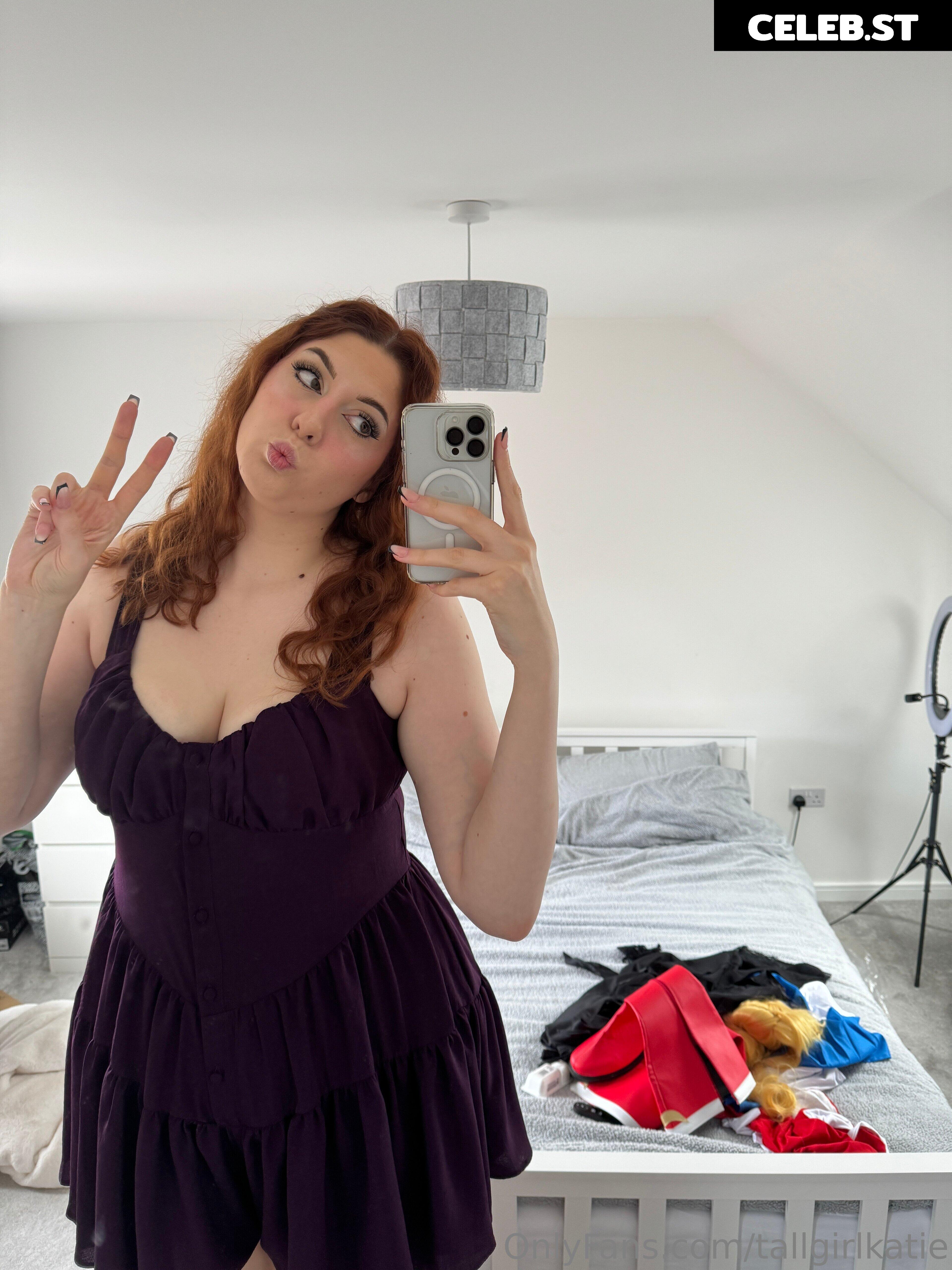 Katie Woolls / tallgirlkatie Image 23893363
