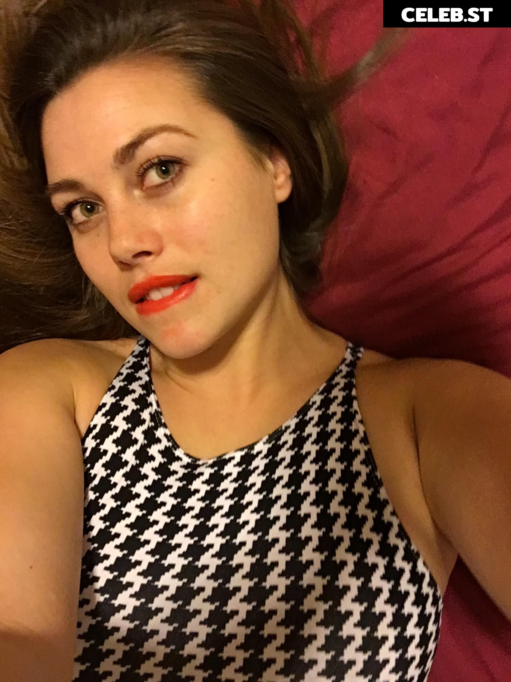 Lillias Right Image 23887110