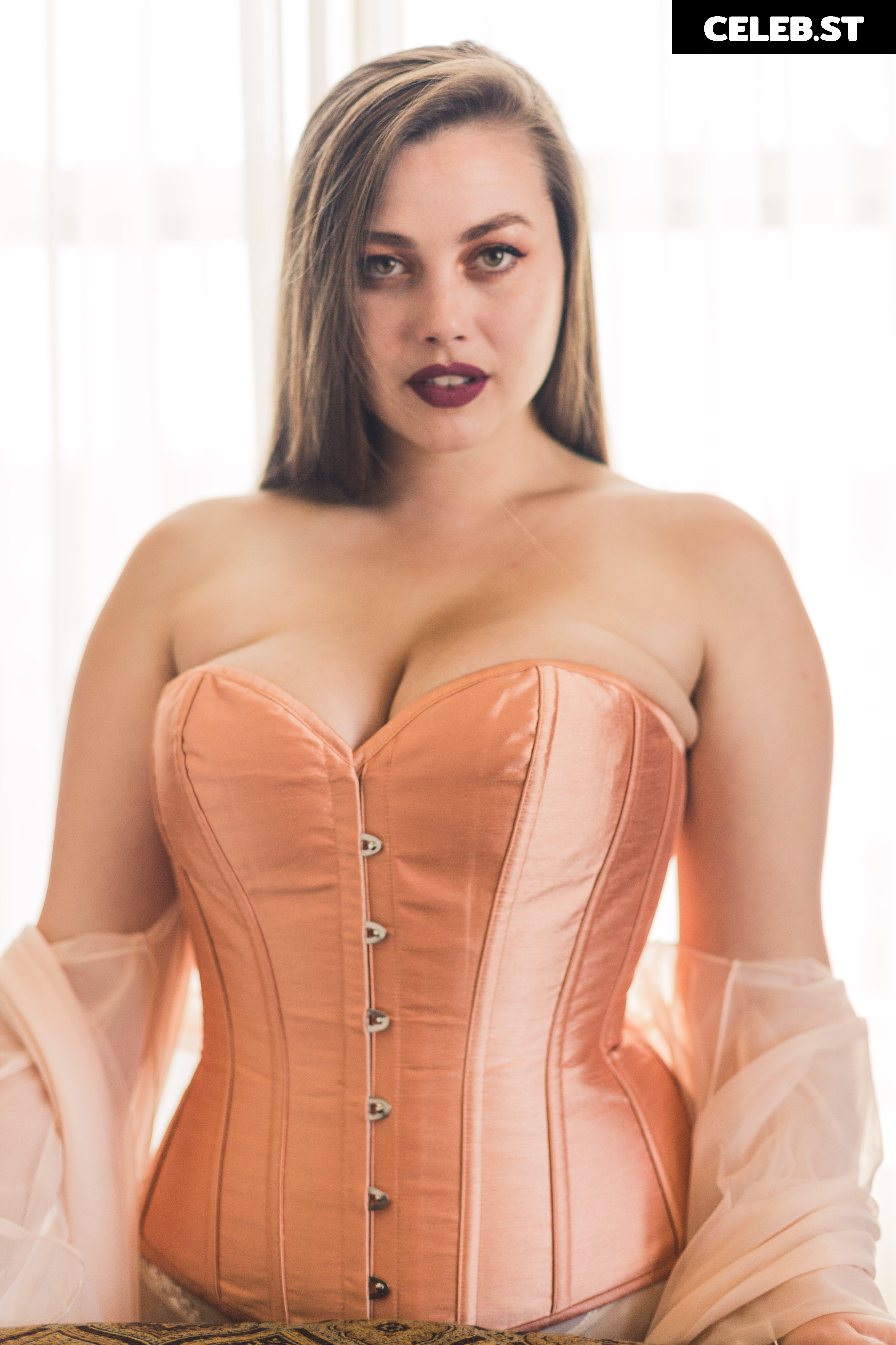 Lillias Right Image 23887068