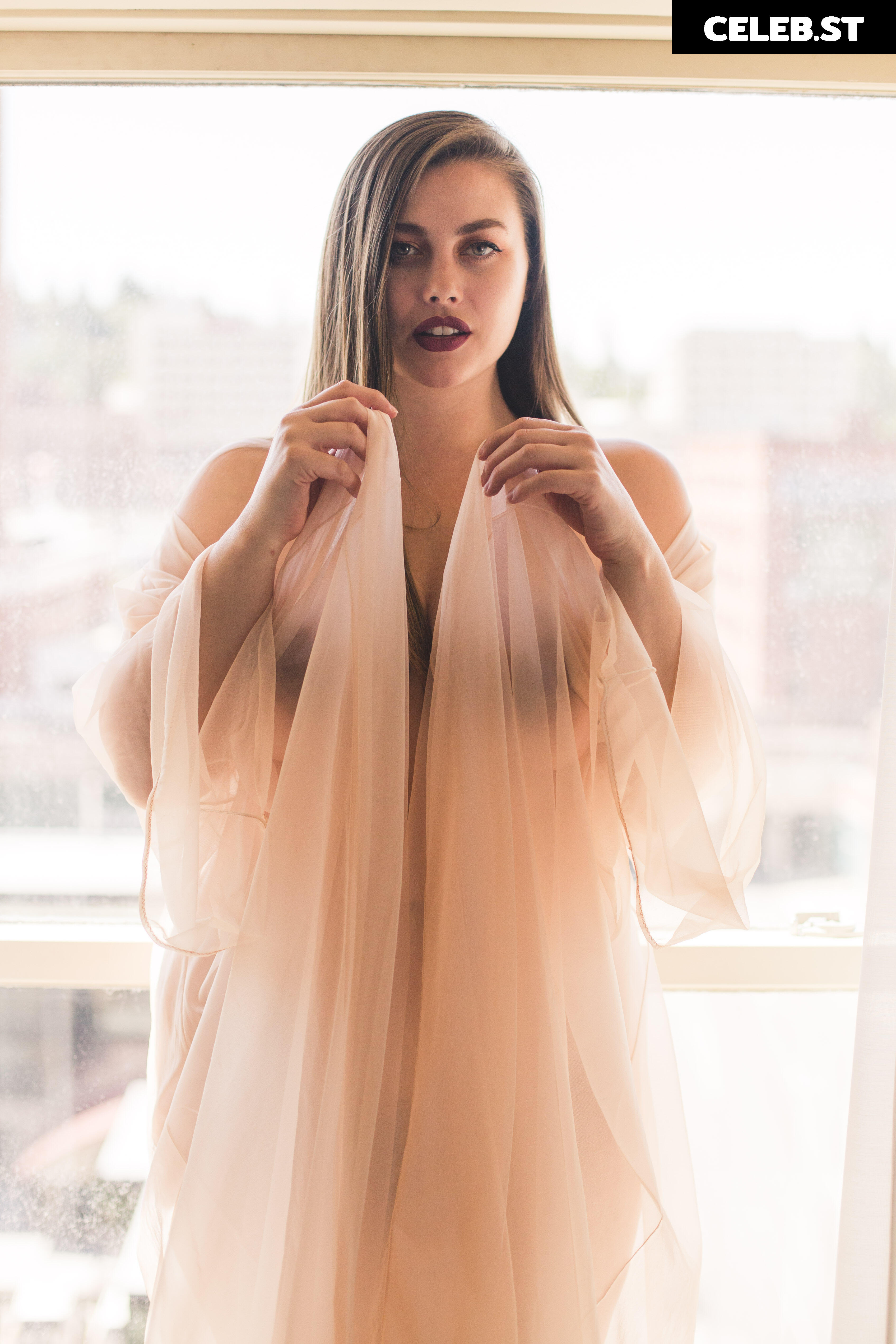 Lillias Right Image 23887048