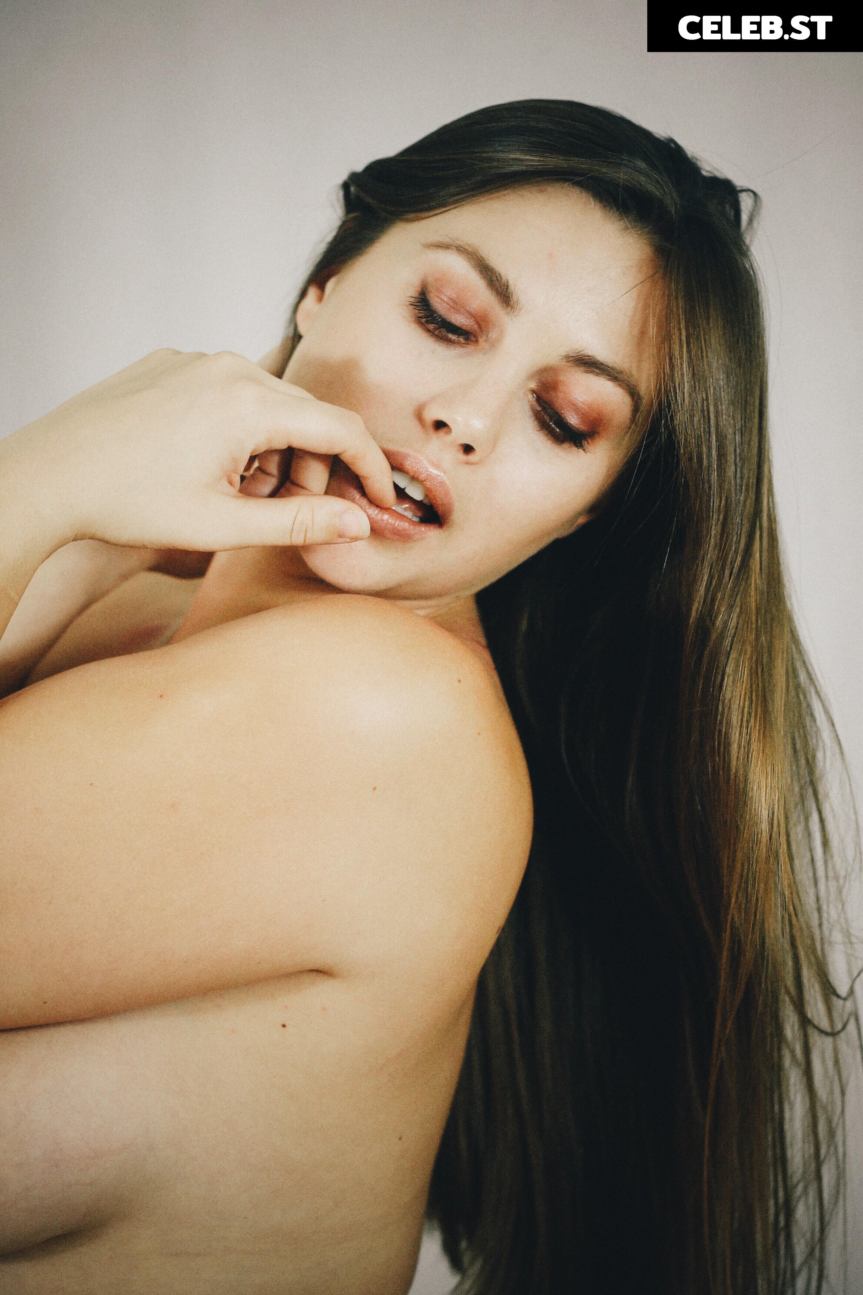 Lillias Right Image 23887283