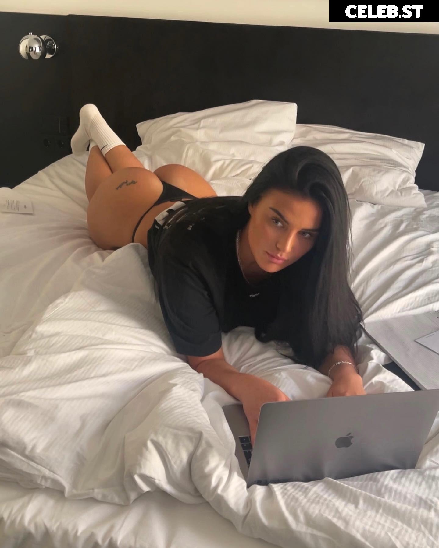 Sugarveezy Image 2375827