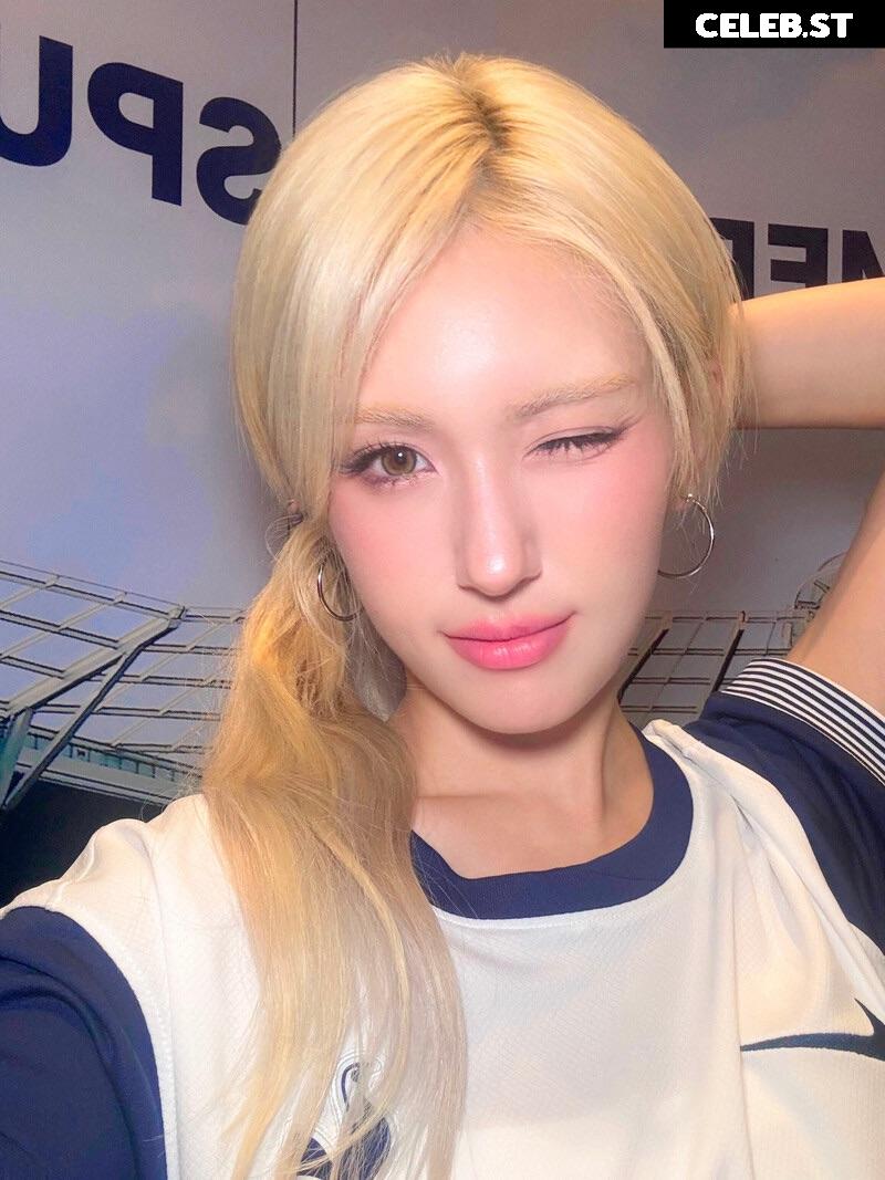 Jeon Somi/ENNIK SOMI Image 23658212