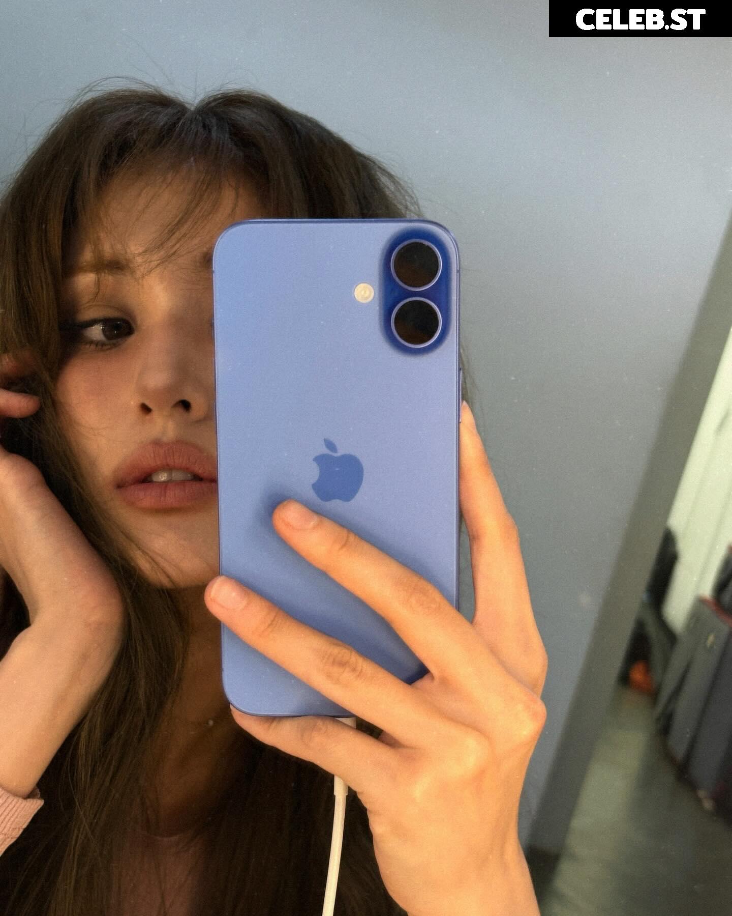 Jeon Somi/ENNIK SOMI Image 23658236