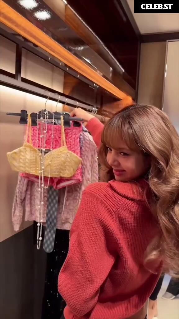 Lisa | BLΛƆKPIИK (Blackpink) Image 23657919