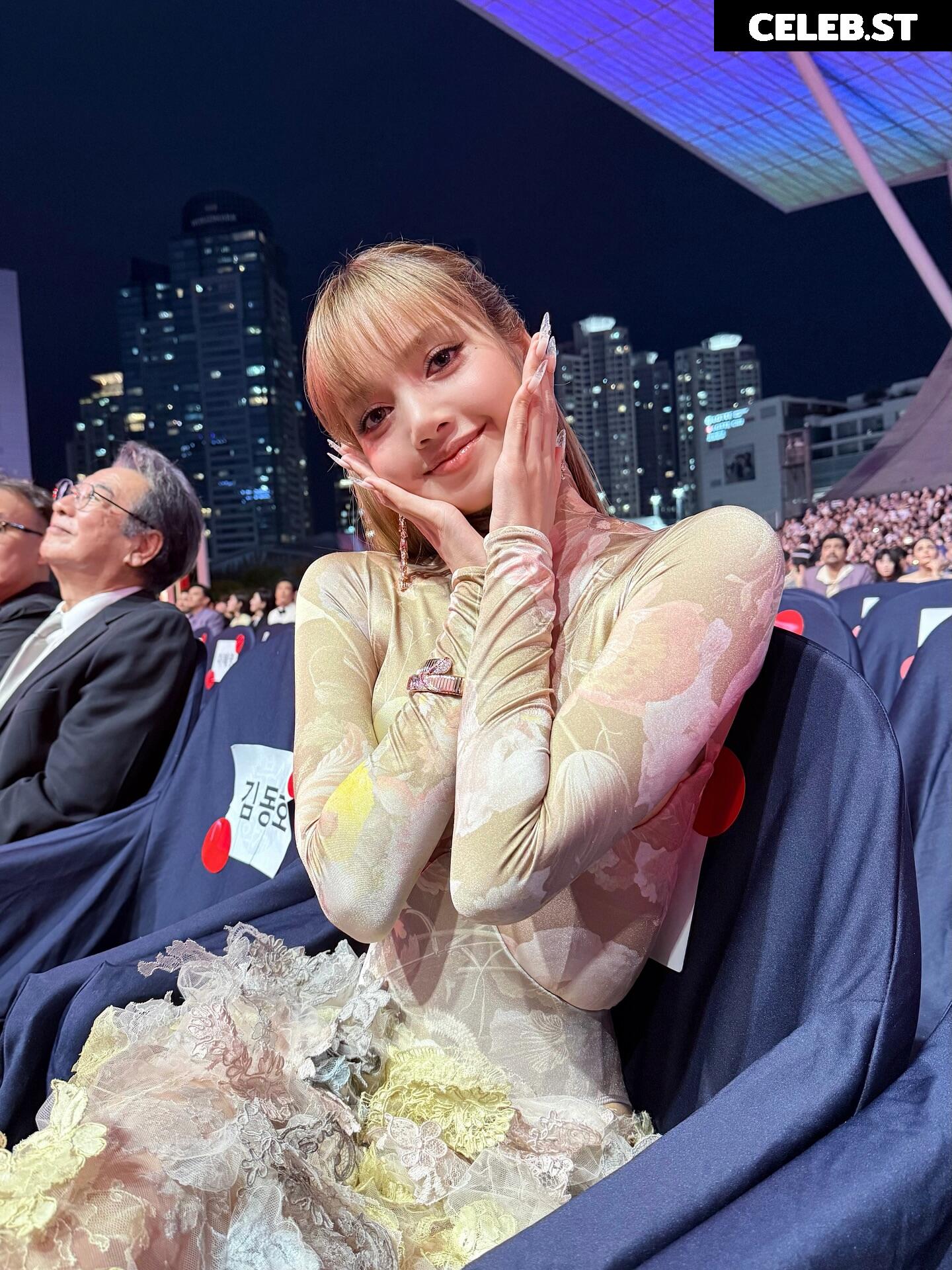 Lisa | BLΛƆKPIИK (Blackpink) Image 23657875