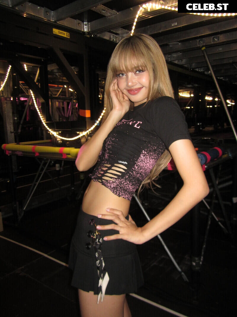 Lisa | BLΛƆKPIИK (Blackpink) Image 23657582