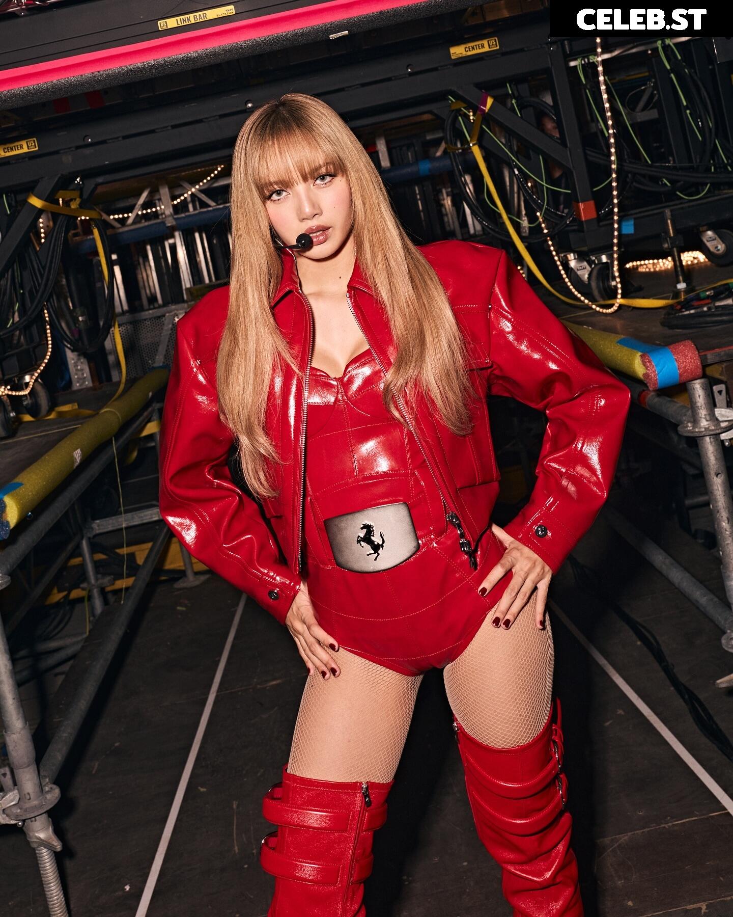 Lisa | BLΛƆKPIИK (Blackpink) Image 23657588
