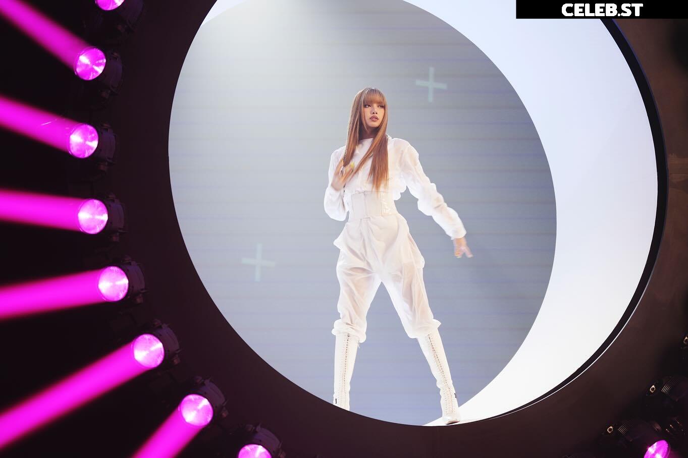 Lisa | BLΛƆKPIИK (Blackpink) Image 23657513