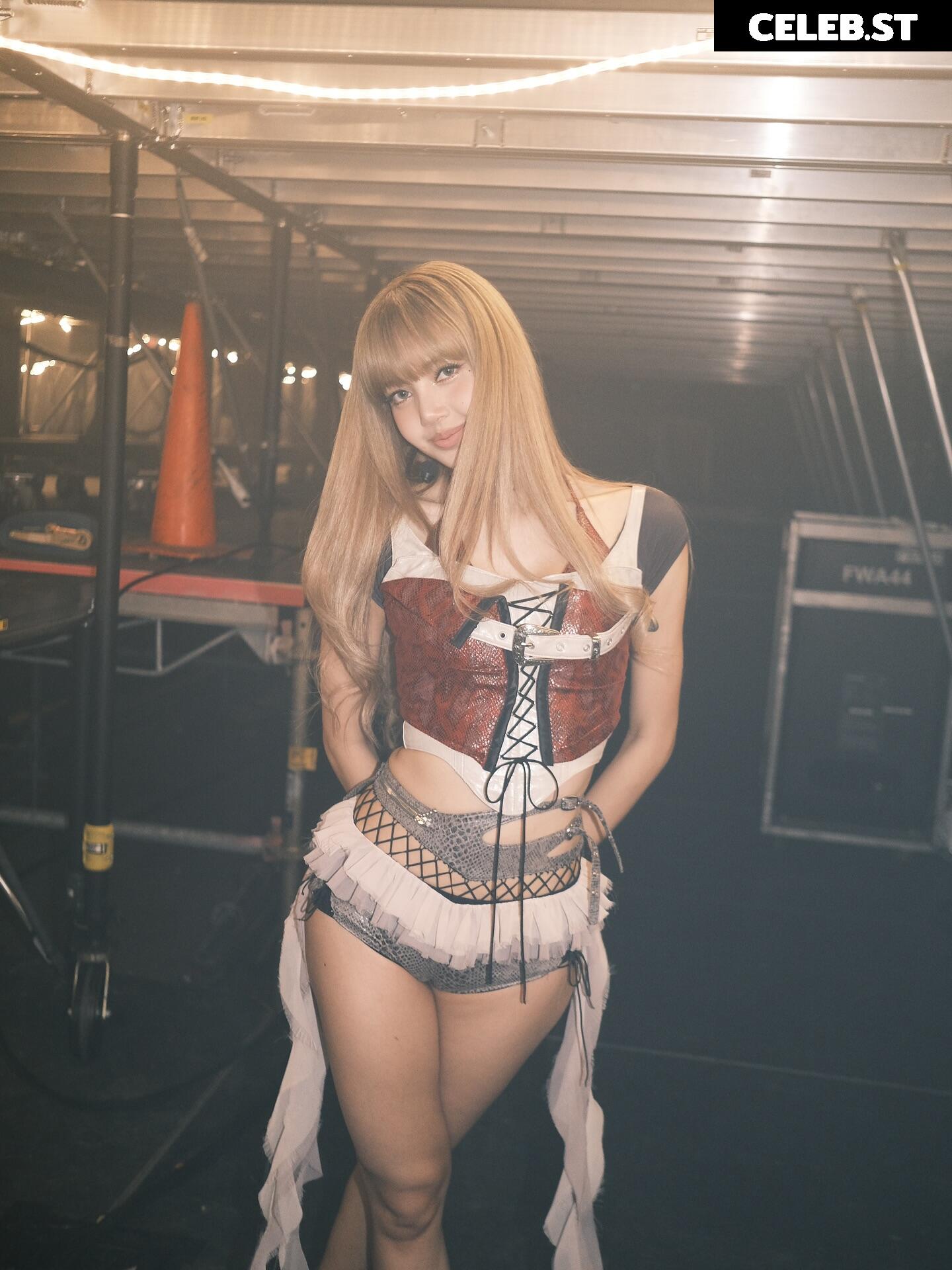 Lisa | BLΛƆKPIИK (Blackpink) Image 23657500
