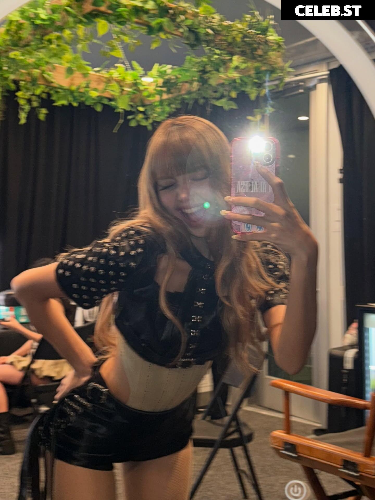 Lisa | BLΛƆKPIИK (Blackpink) Image 23657540