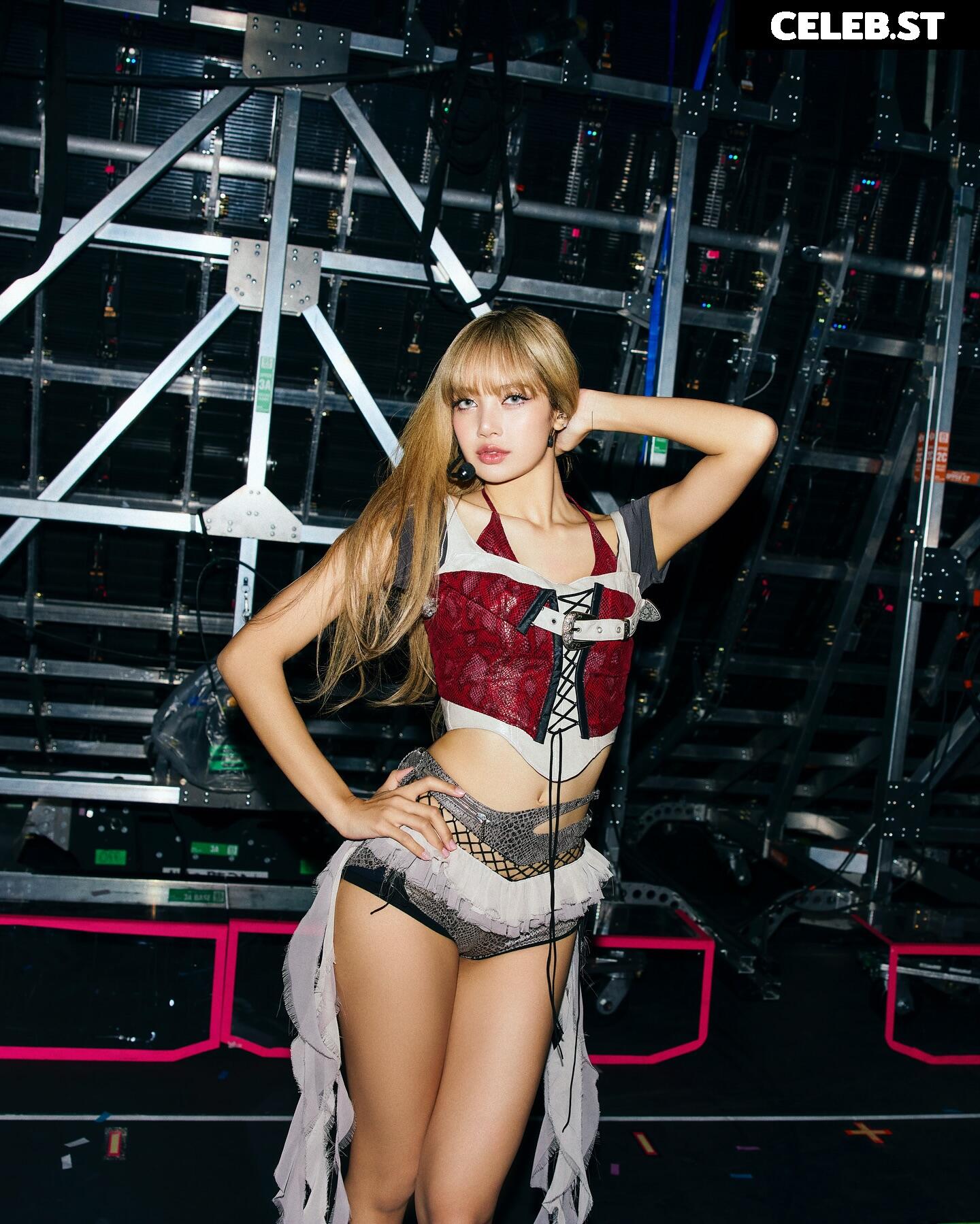 Lisa | BLΛƆKPIИK (Blackpink) Image 23657574