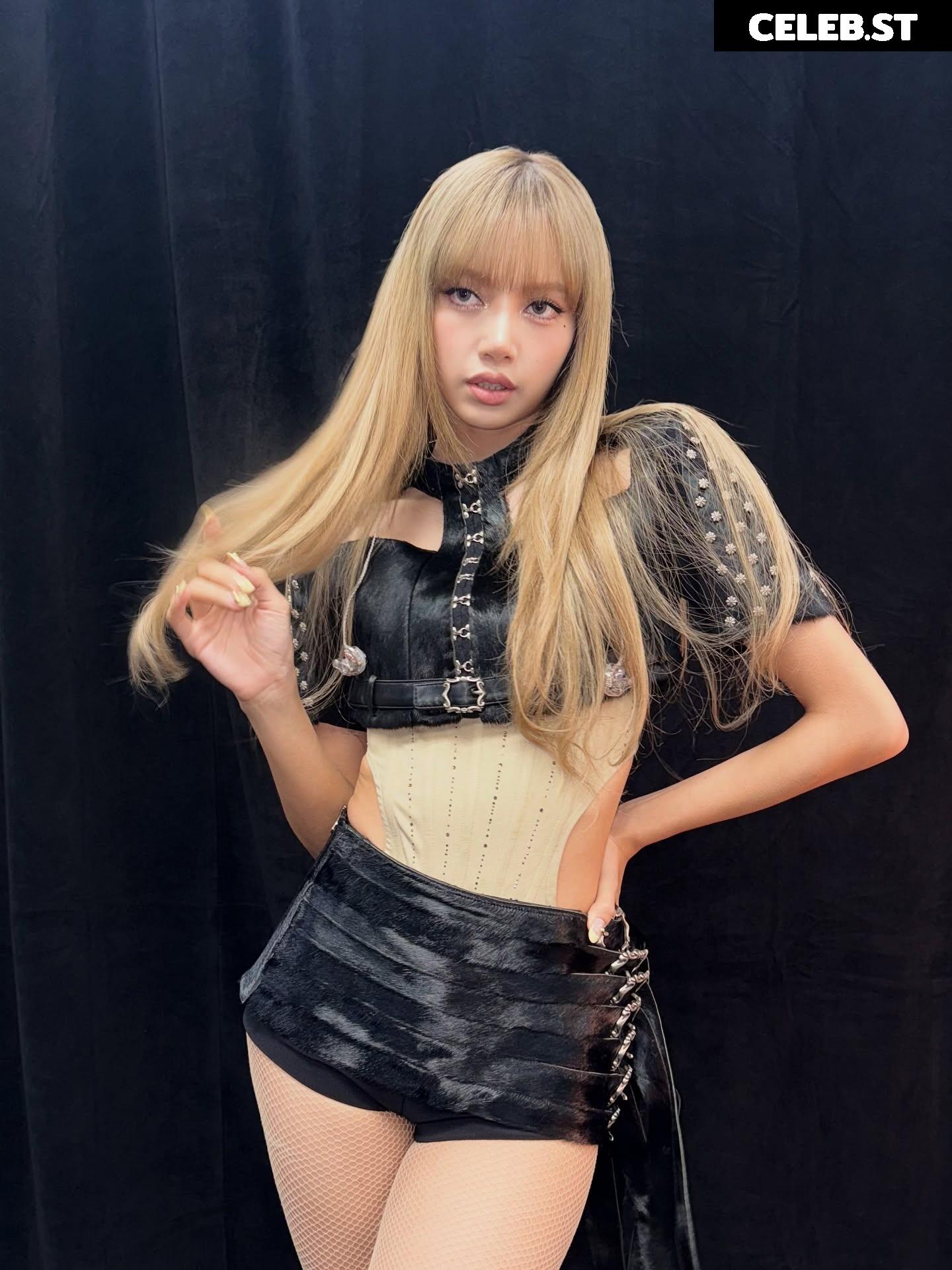 Lisa | BLΛƆKPIИK (Blackpink) Image 23657492